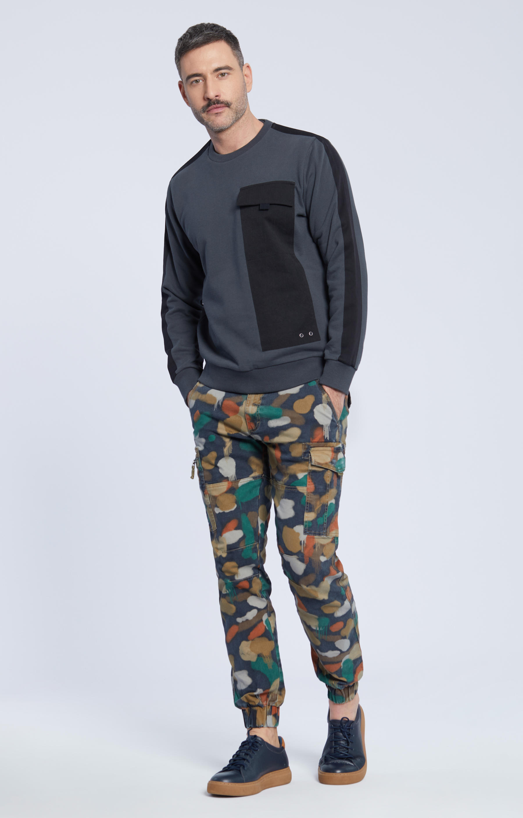 Bluza z lampasami na rękawach