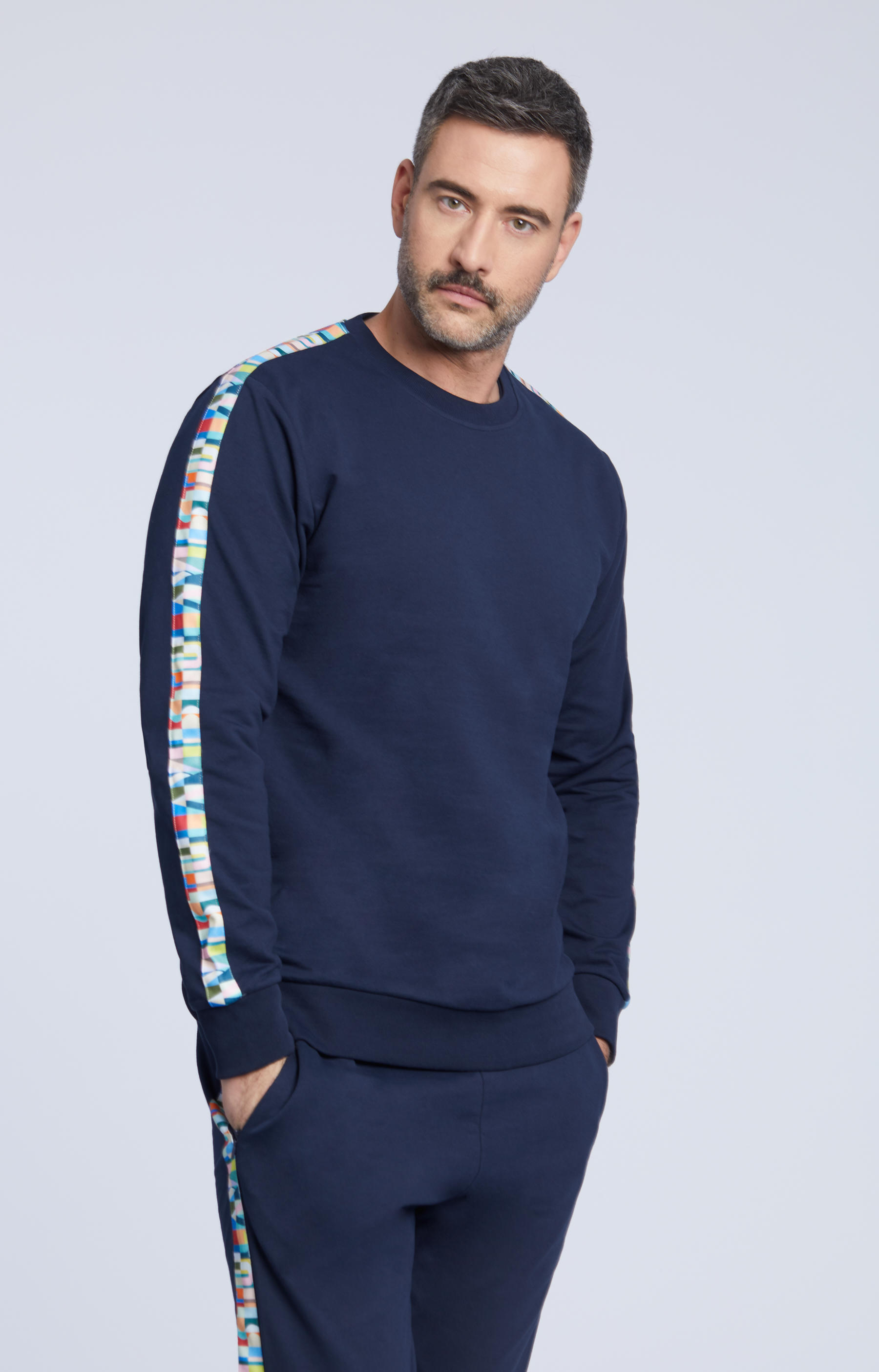 Bluza z lampasami na rękawach - 2