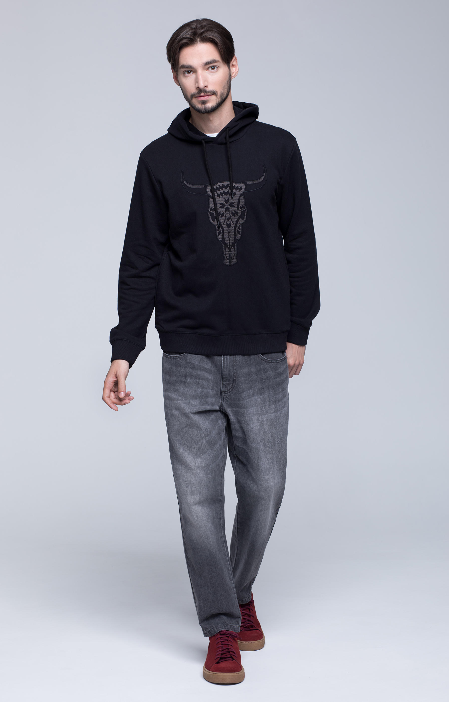 Bluza z kapturem z haftowanym wzorem