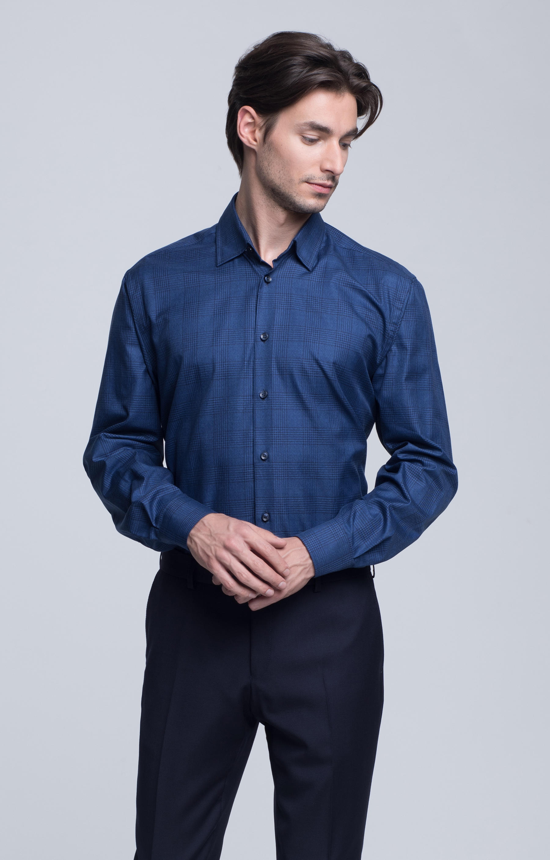 Luźna koszula w kratę z kołnierzem kryte button-down - 2