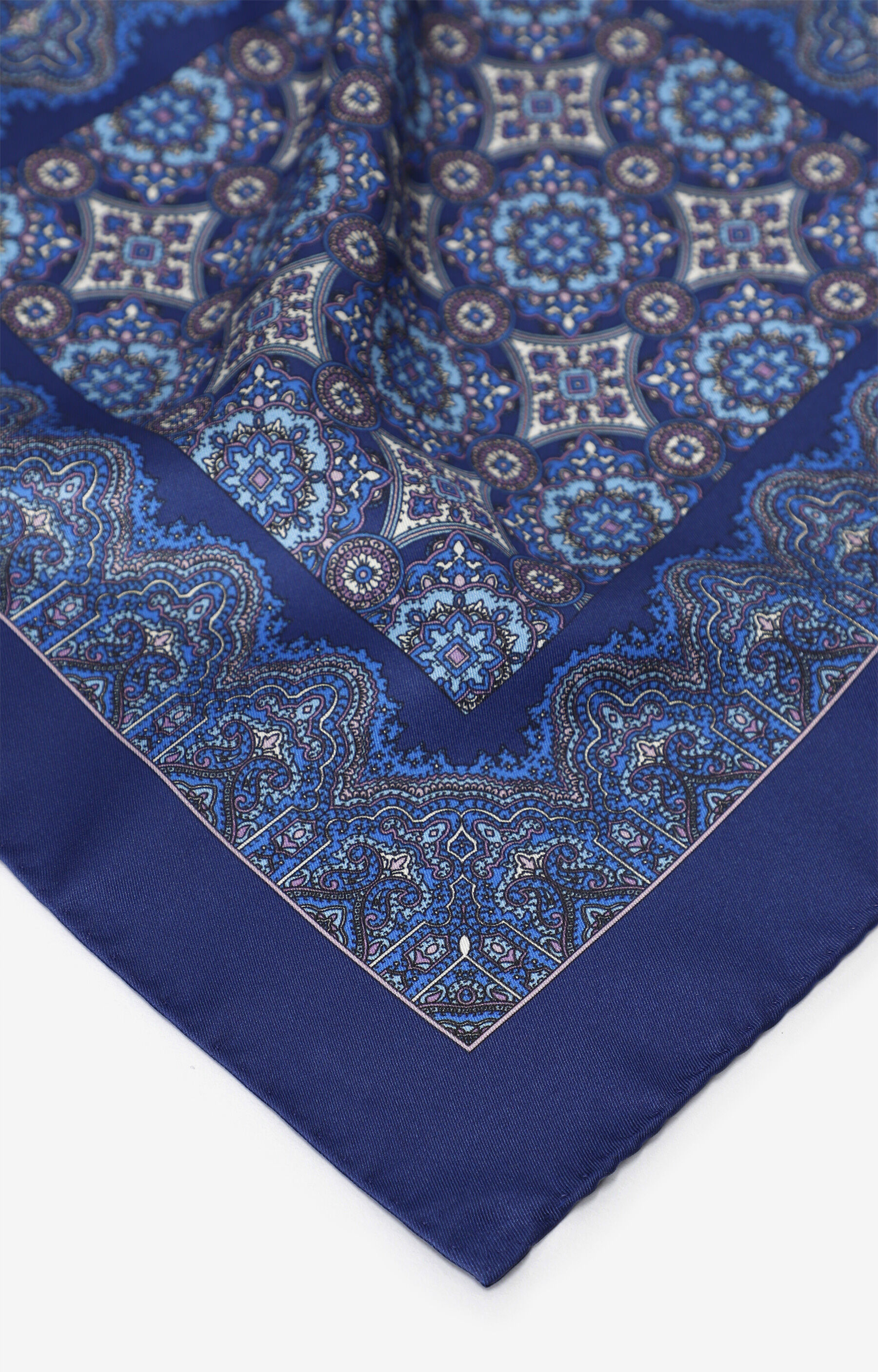 Jedwabna poszetka w geometryczny wzór - 2