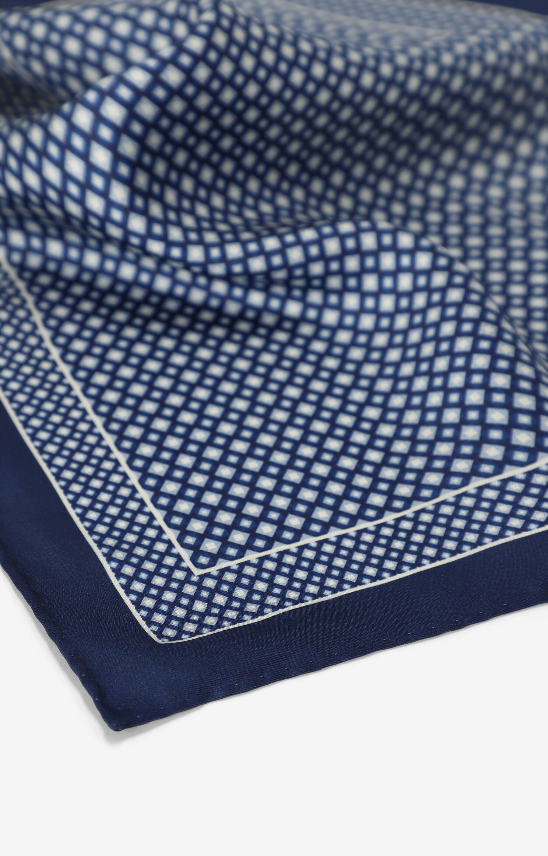 Jedwabna poszetka w geometryczny wzór - 2