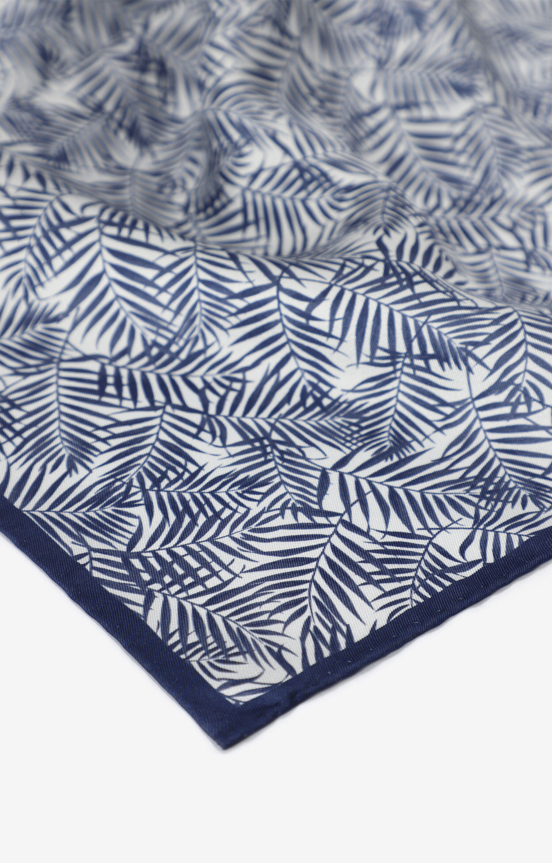 Jedwabna poszetka w kwiatowy wzór - 2