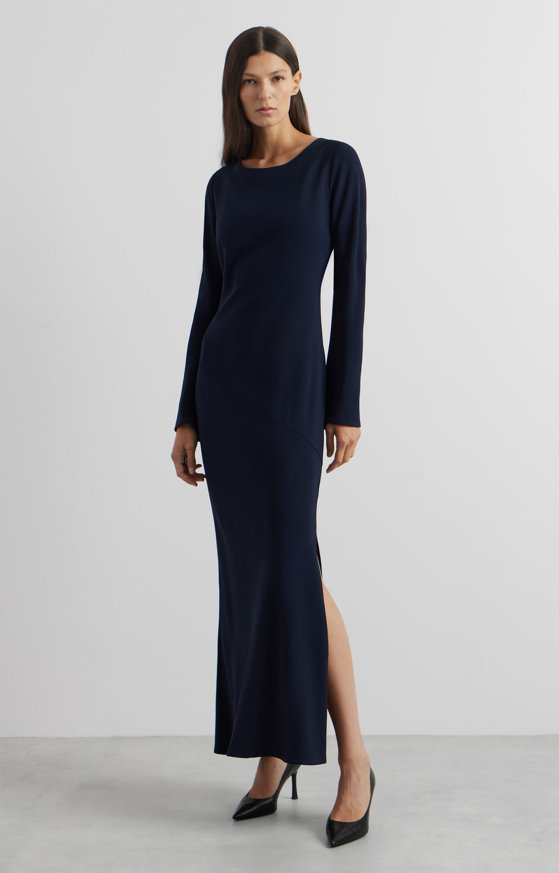 Gładka sukienka maxi - 6