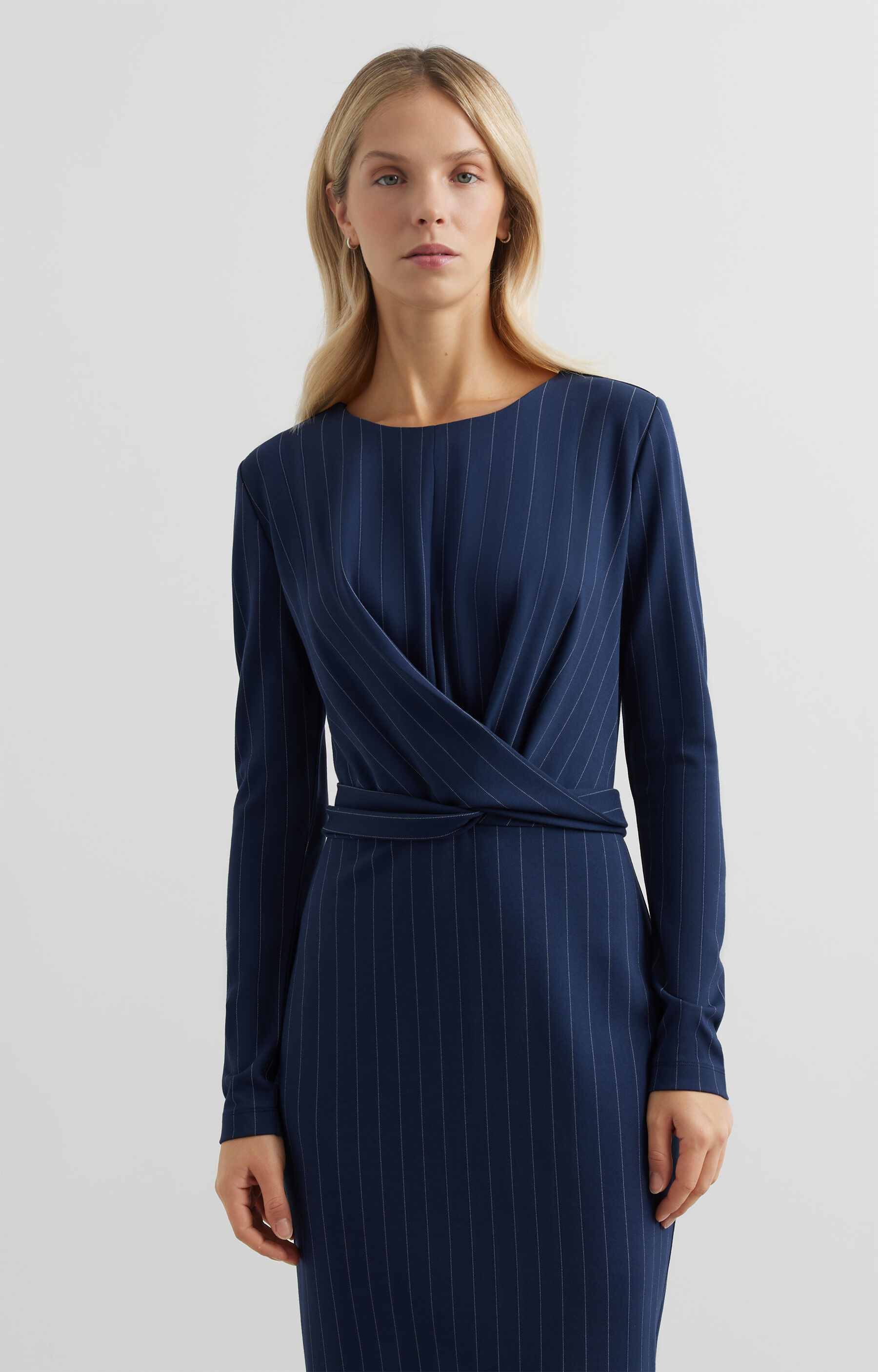 Dopasowana sukienka slim - 6