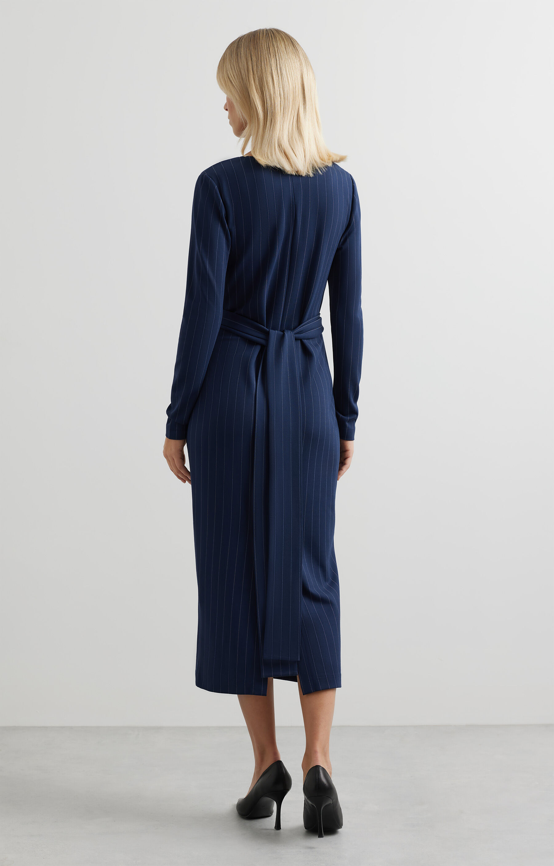 Dopasowana sukienka slim - 4