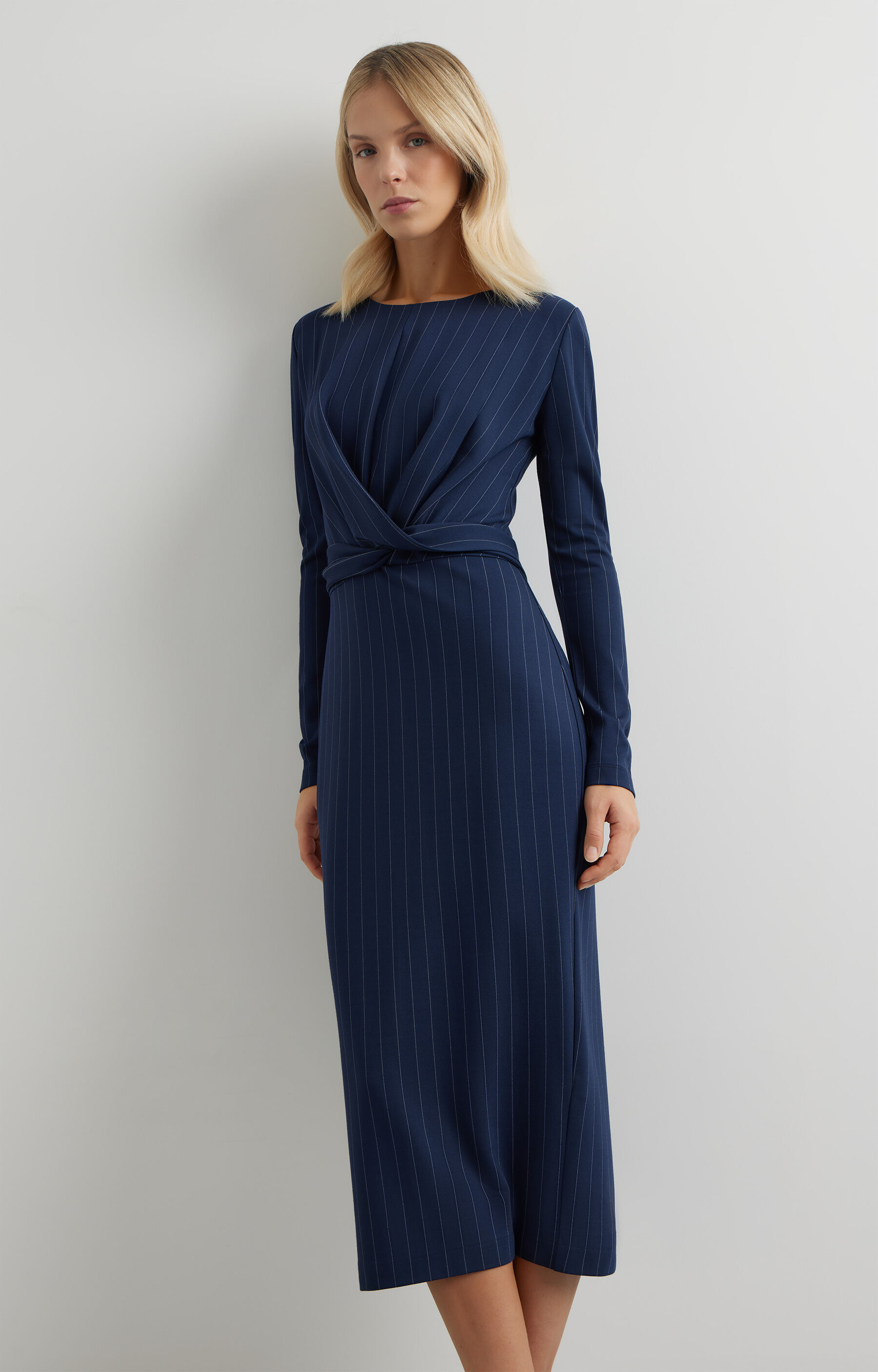 Dopasowana sukienka slim