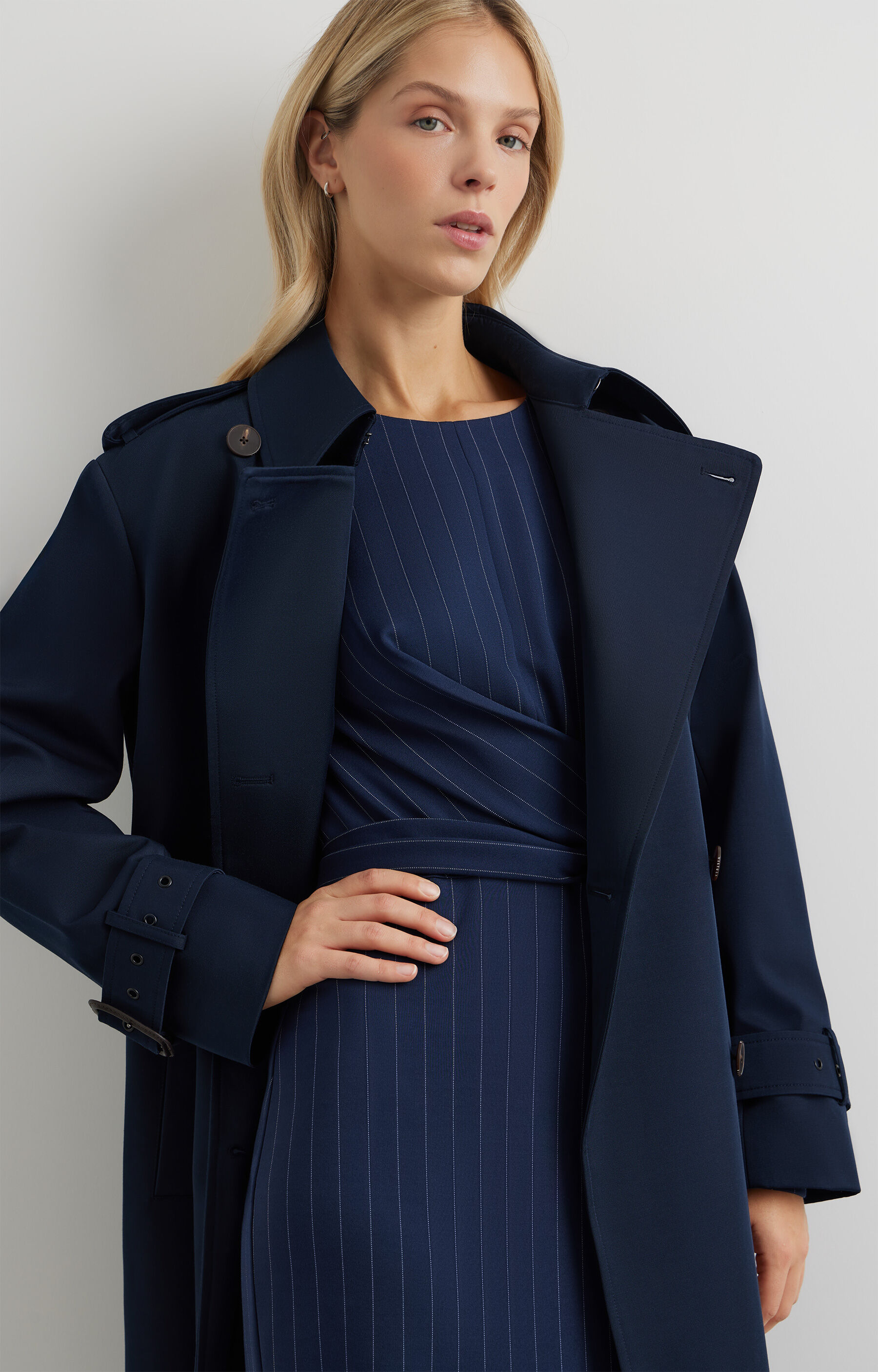 Dopasowana sukienka slim - 8