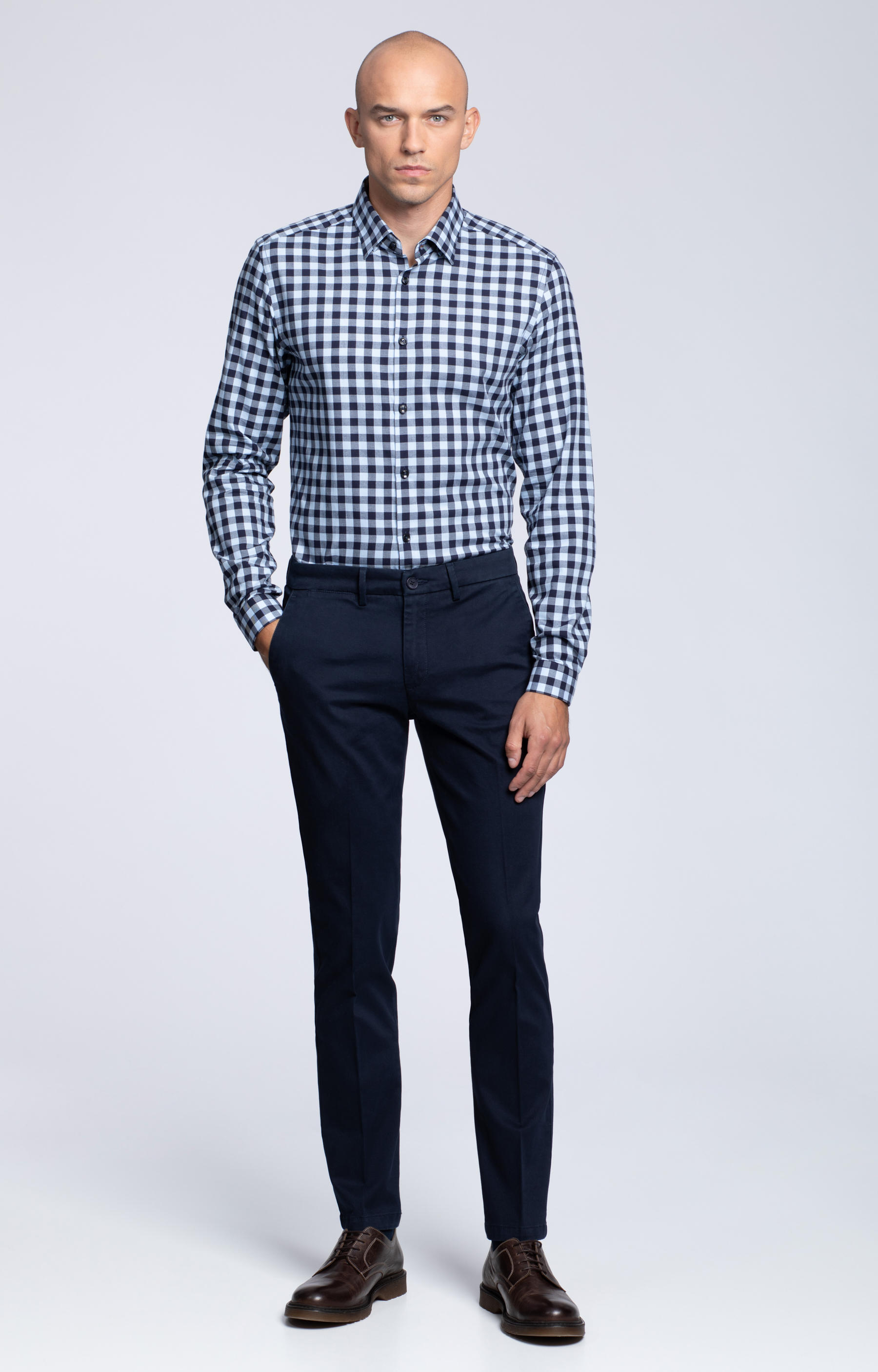 Dopasowane chinosy z bawełnianej tkaniny