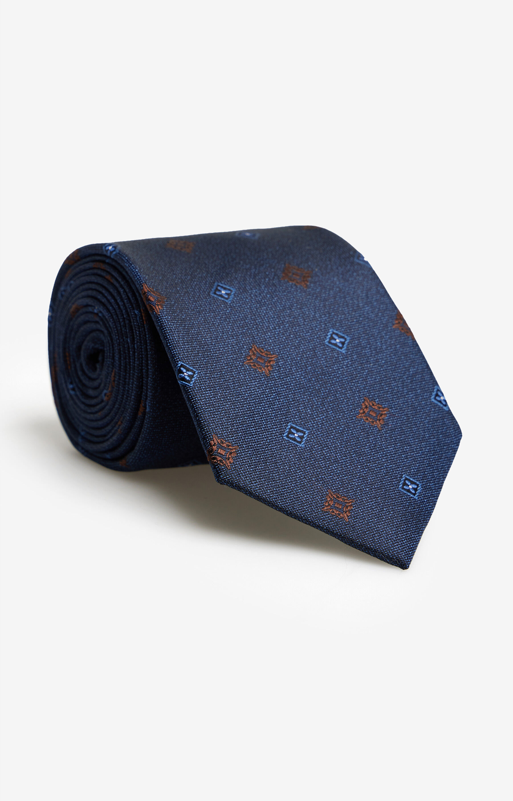 Jedwabny krawat w geometryczny wzór