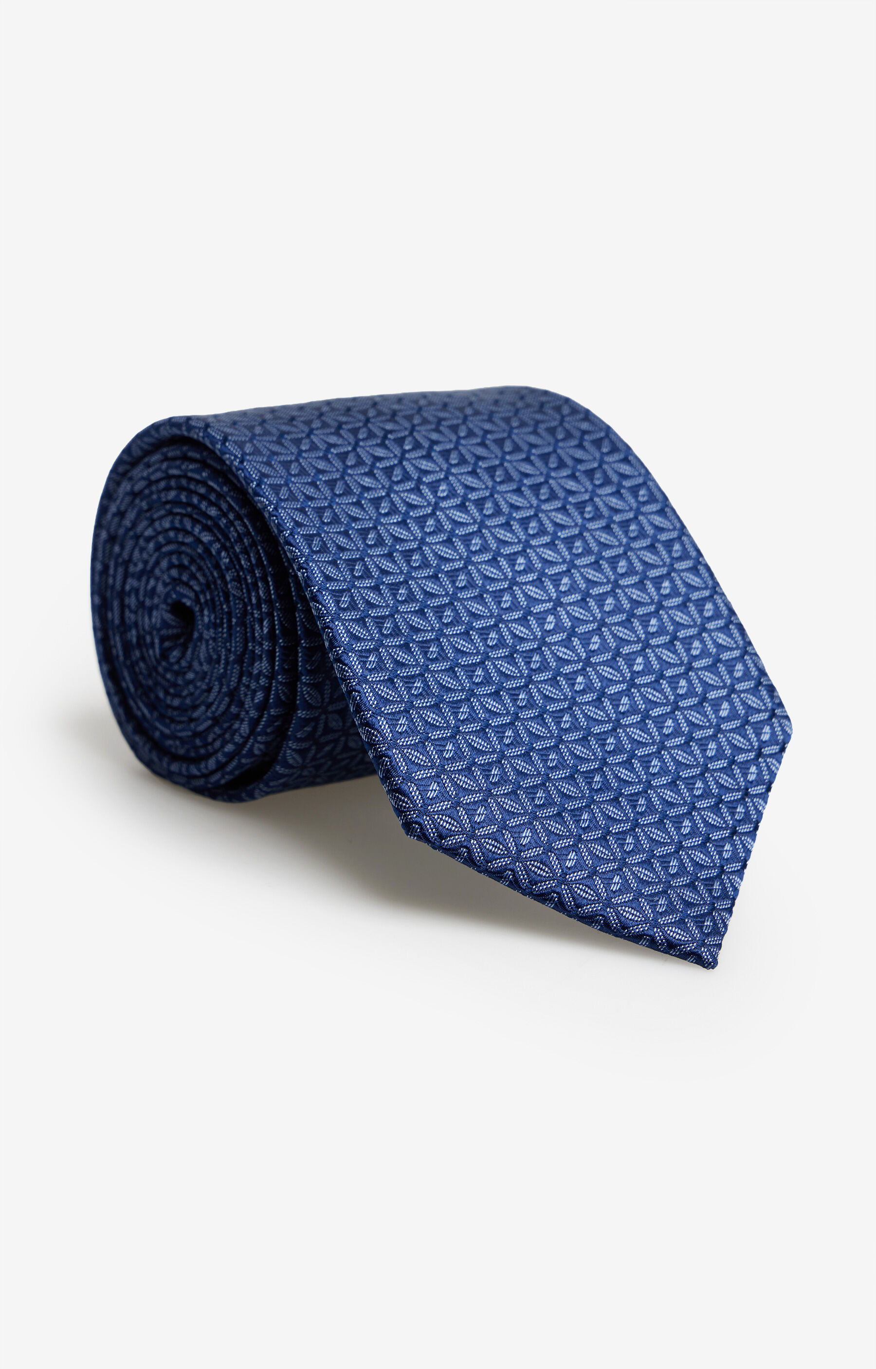 Jedwabny krawat w geometryczny wzór