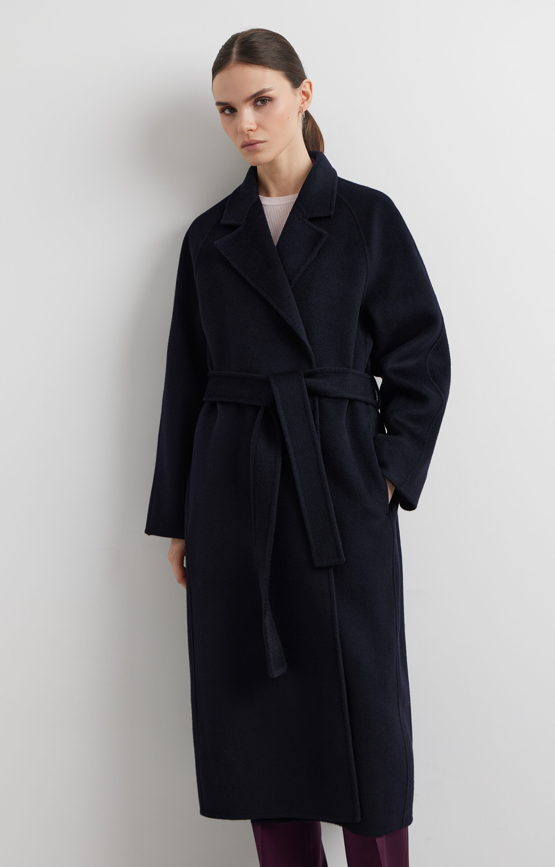 Kopertowy płaszcz z paskiem - 2