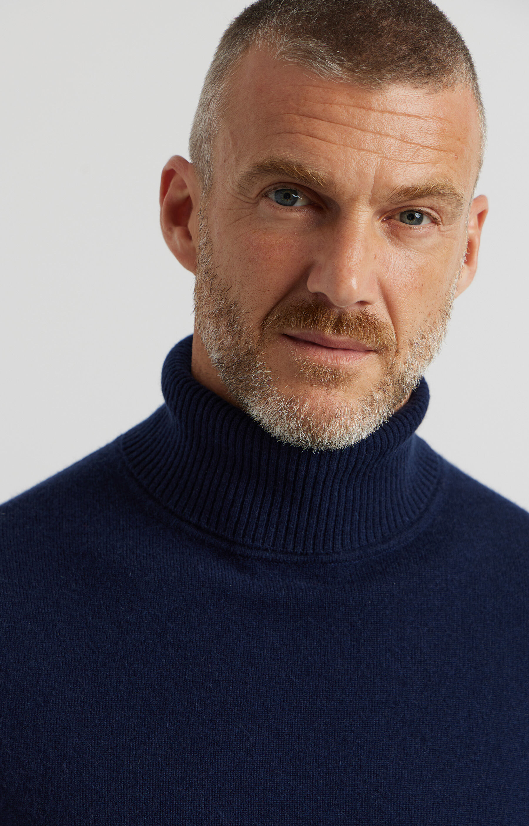 Sweter z melanżowej dzianiny - 5