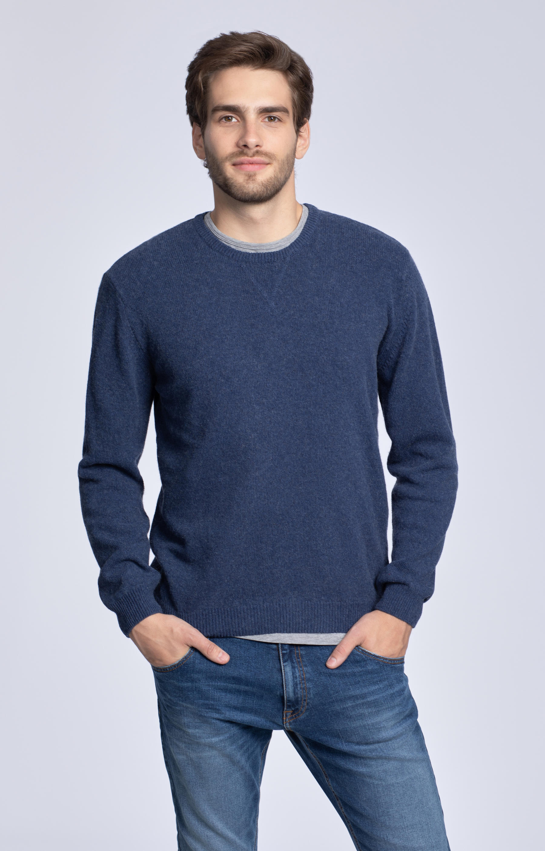 Lekki sweter z przędzy z recyklingu - 2