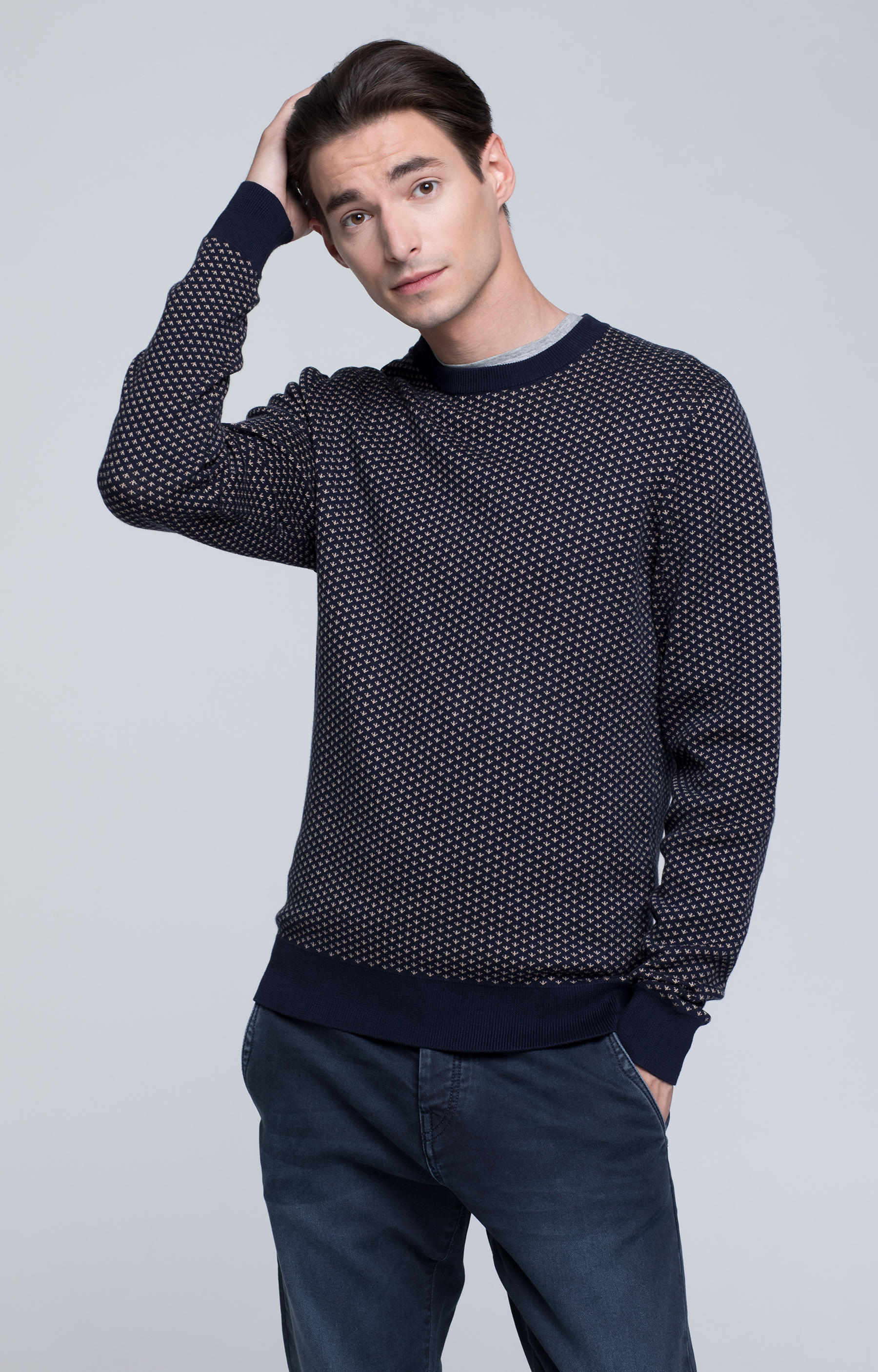 Bawełniany sweter round-neck z regularnym wzorem - 2