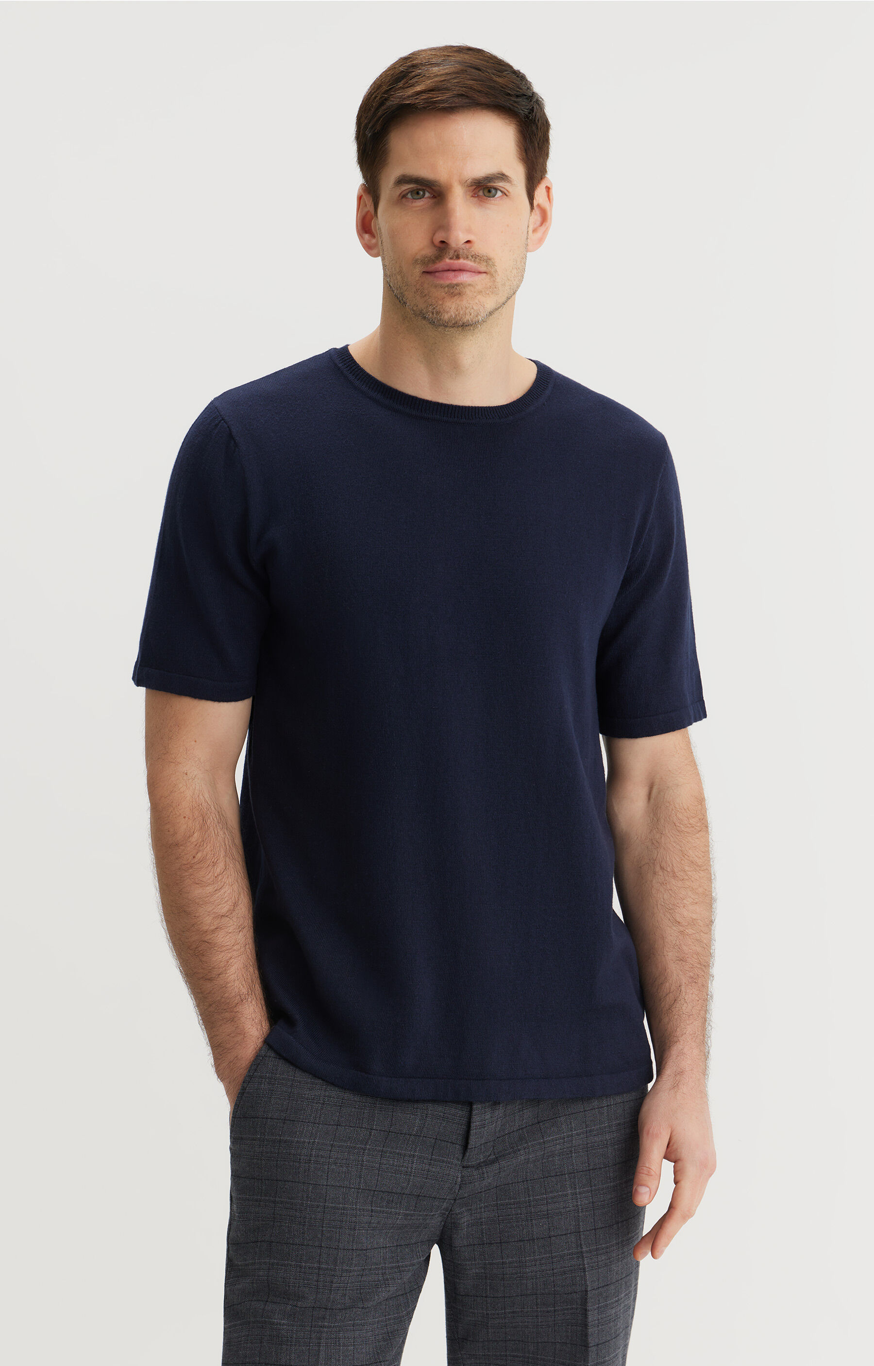 Granatowy t-shirt bawełniany z jedwabiem