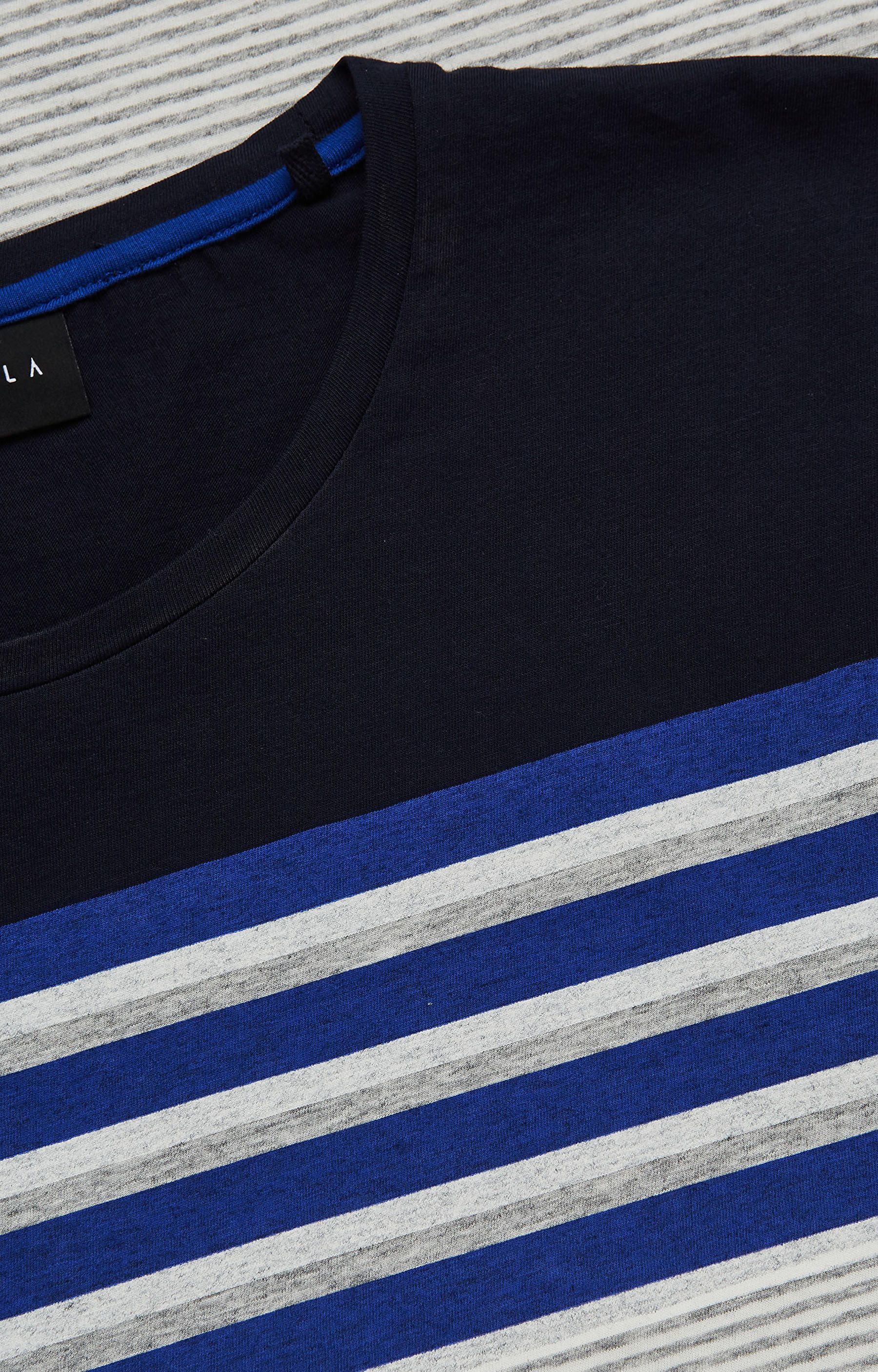 T-shirt z nadrukiem w paski - 4