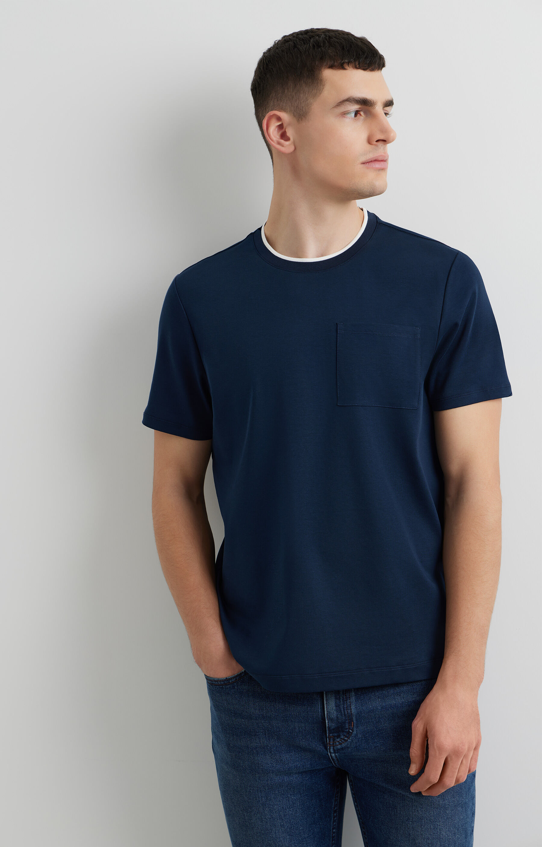 T-shirt round neck z kieszonką - 6