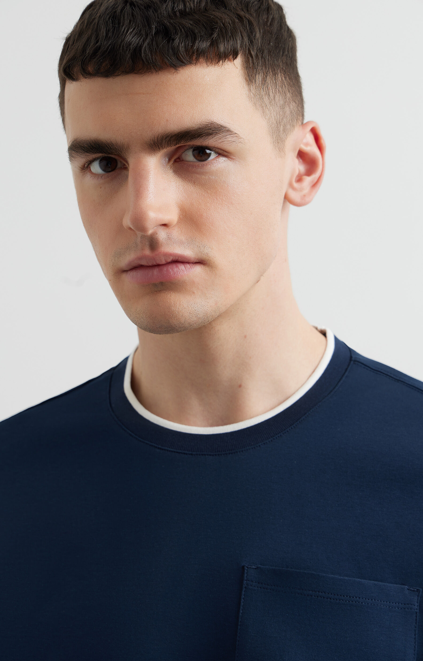 T-shirt round neck z kieszonką - 5