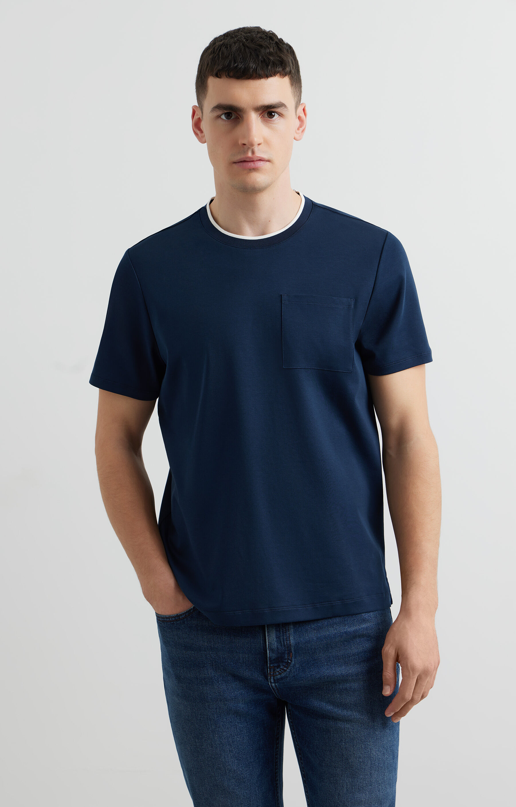 T-shirt round neck z kieszonką