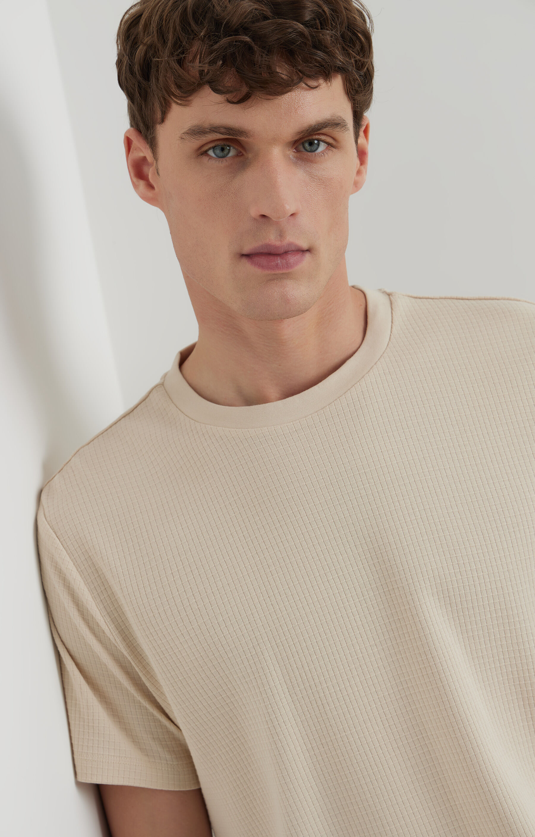 Jasnobeżowy t-shirt VISTULA - 4