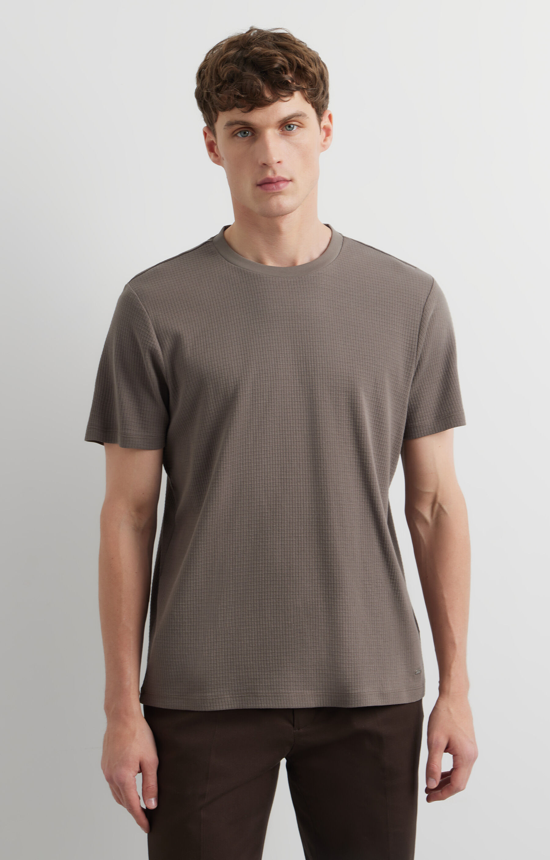 Kawowy t-shirt VISTULA