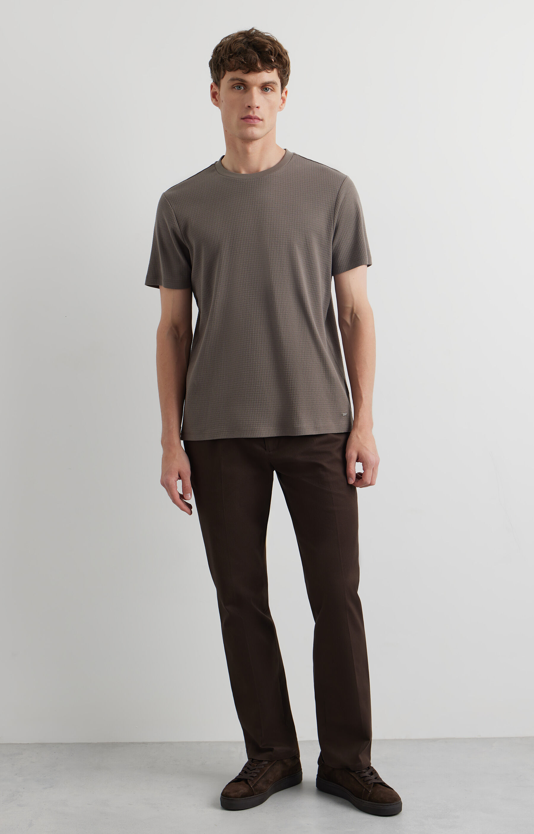 Kawowy t-shirt VISTULA - 3