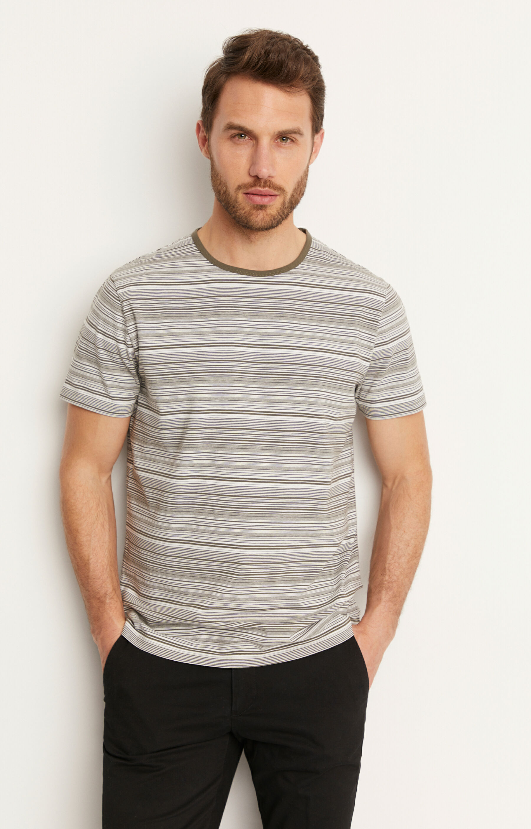 T-shirt w poziome paski