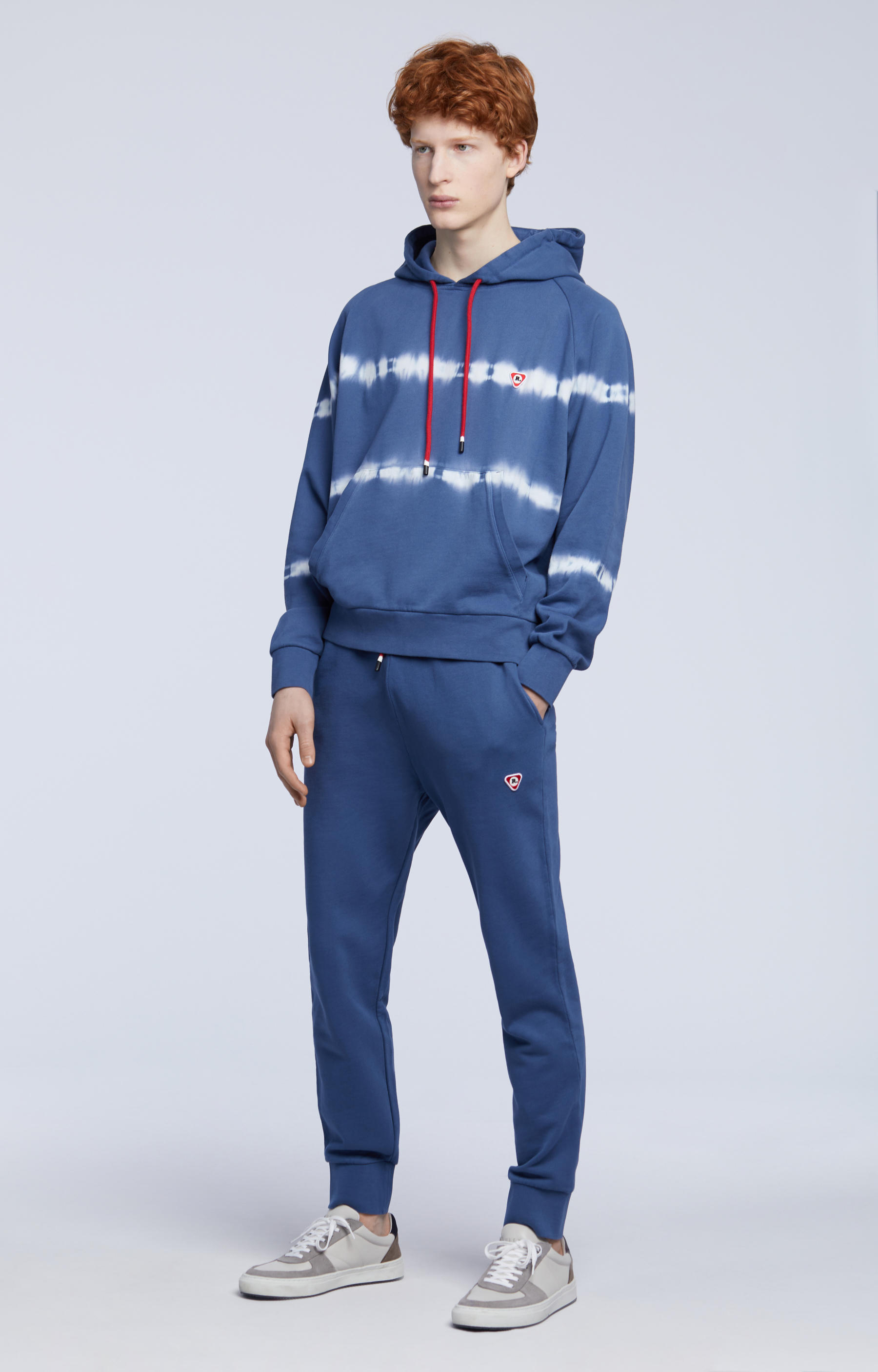 Bluza z kapturem, farbowana ręcznie