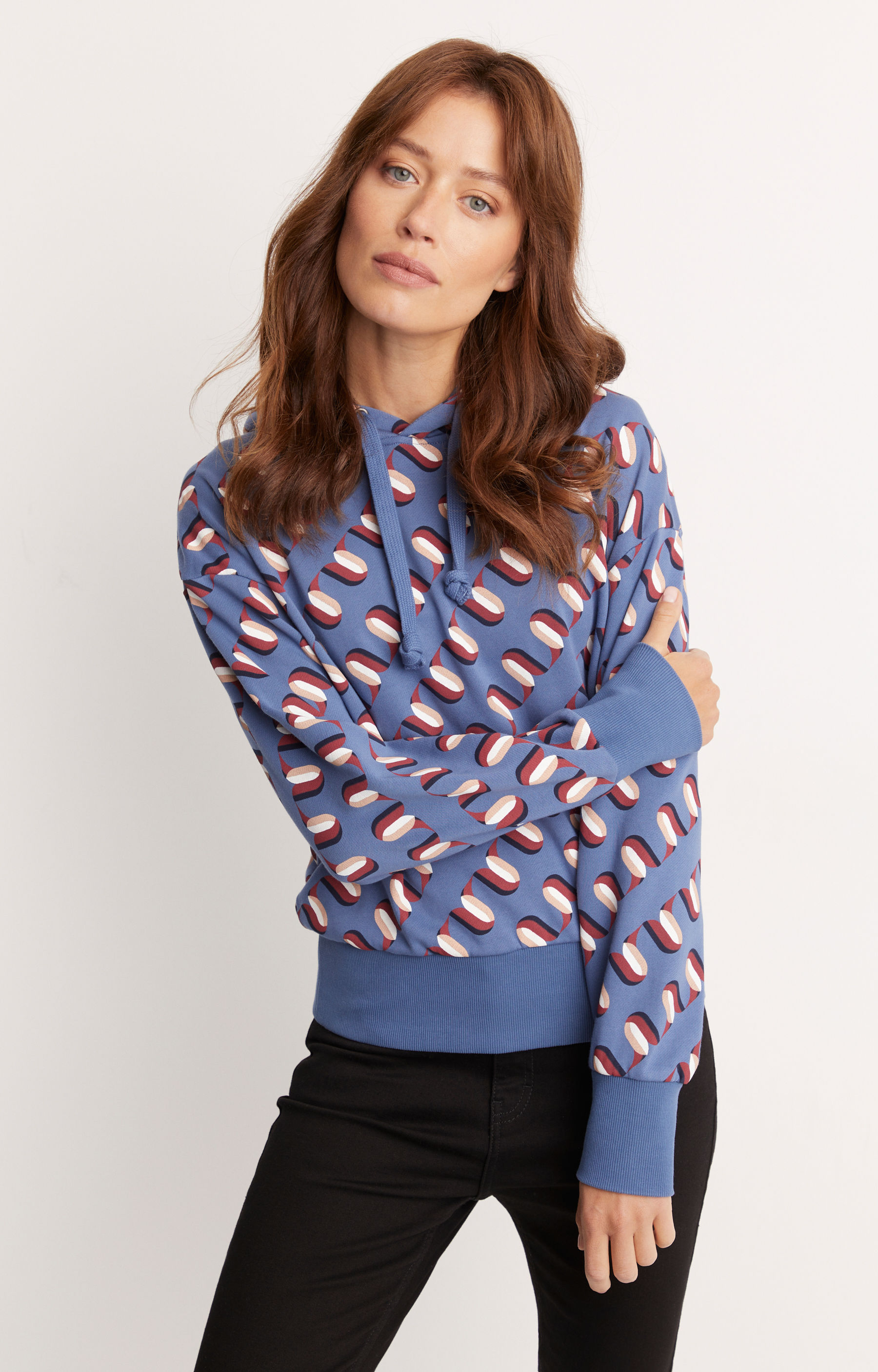 Wzorzysta bluza z kapturem