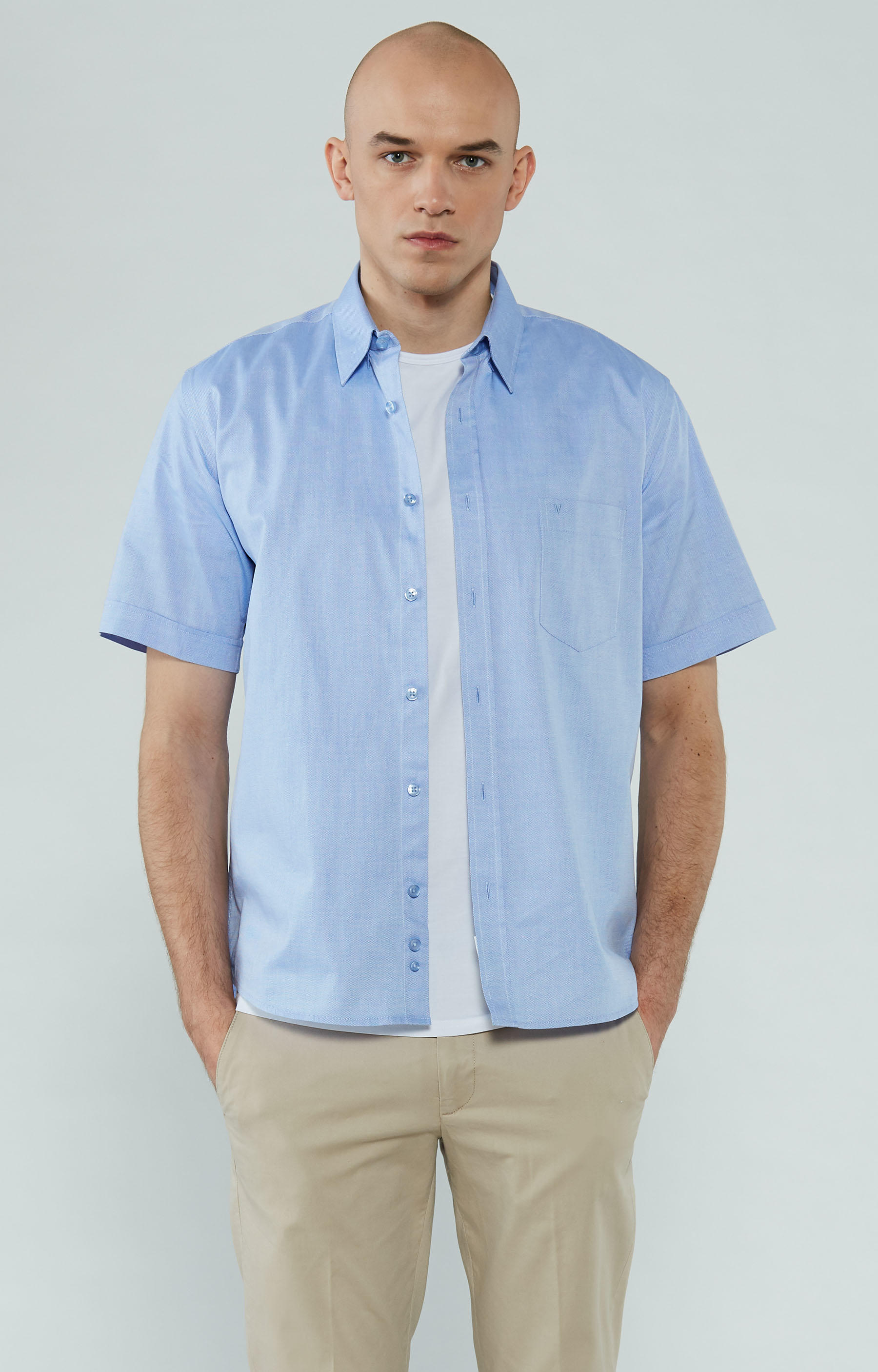 Swobodna koszula w mikrowzór z krótkim rękawem, kołnierz kryty button-down - 2