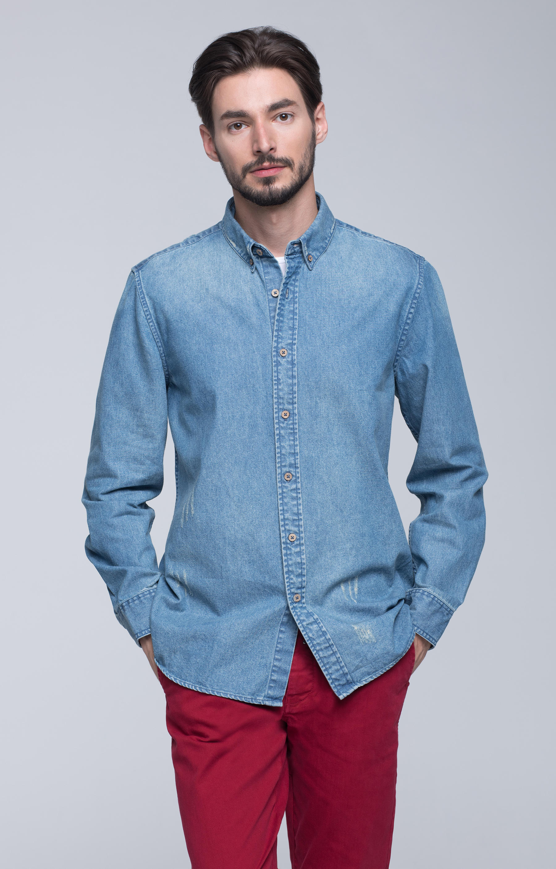 Jeansowa koszula z kołnierzem button-down - 2