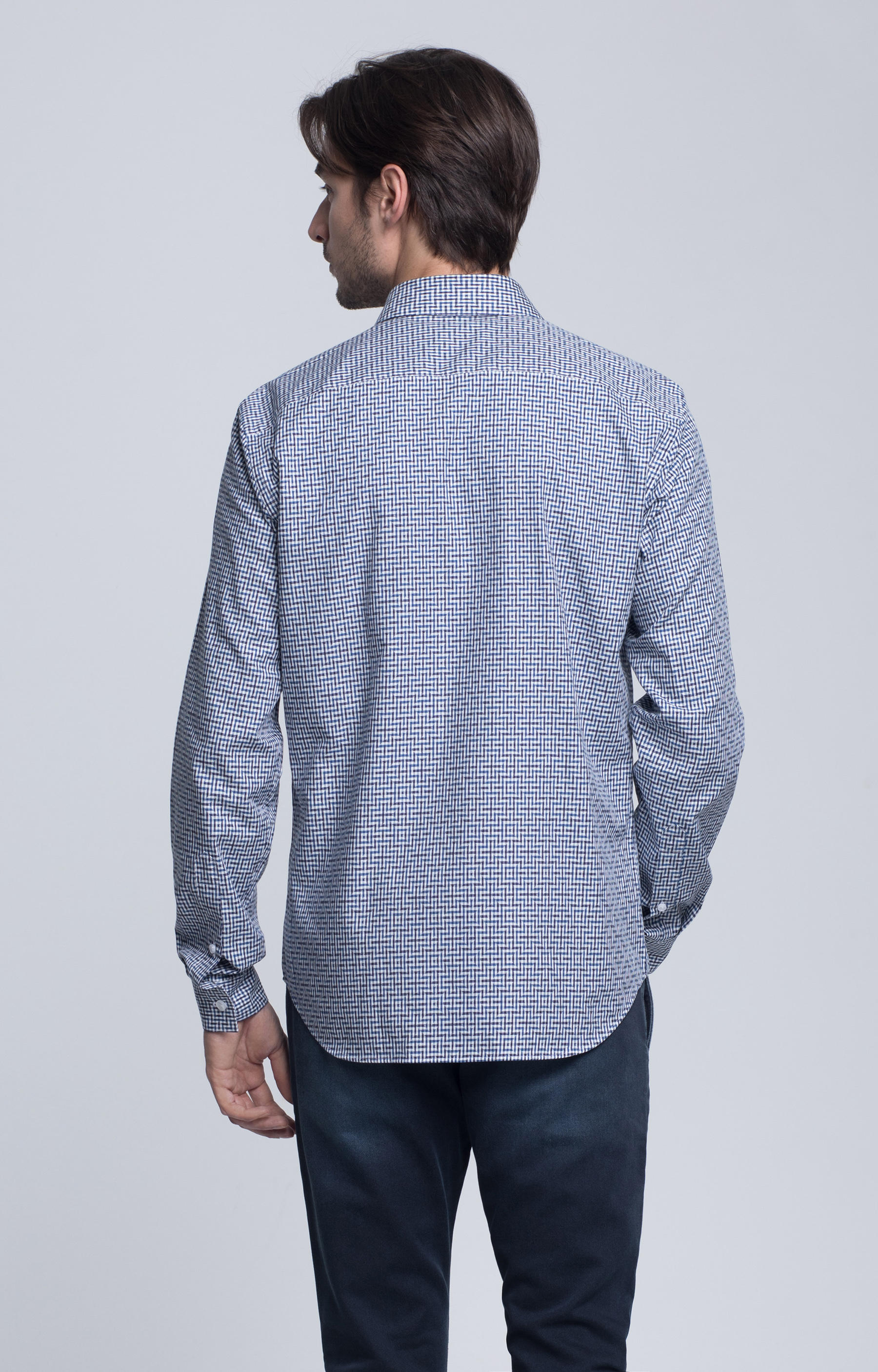 Dopasowana koszula w geometryczny wzór, kołnierz kryty button-down - 3