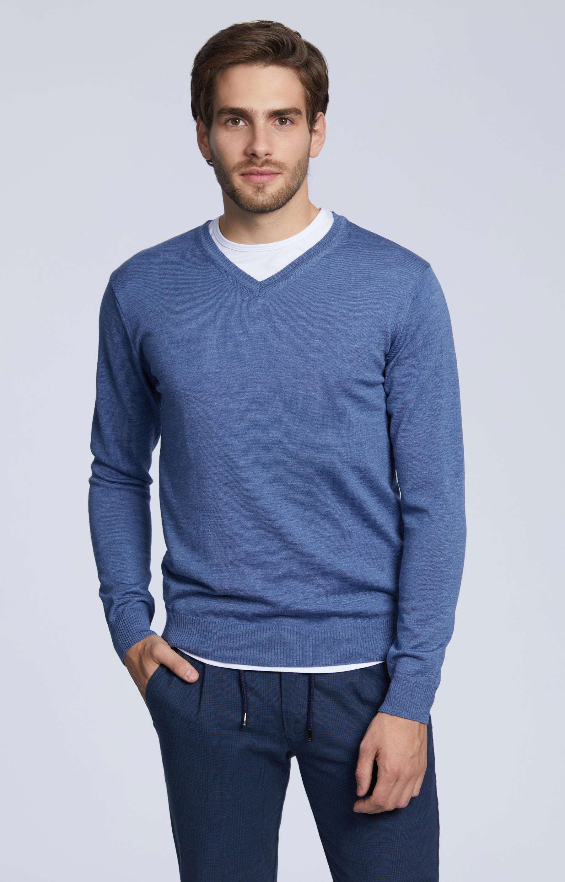 Lekki, wełniany sweter typu v-neck - 2