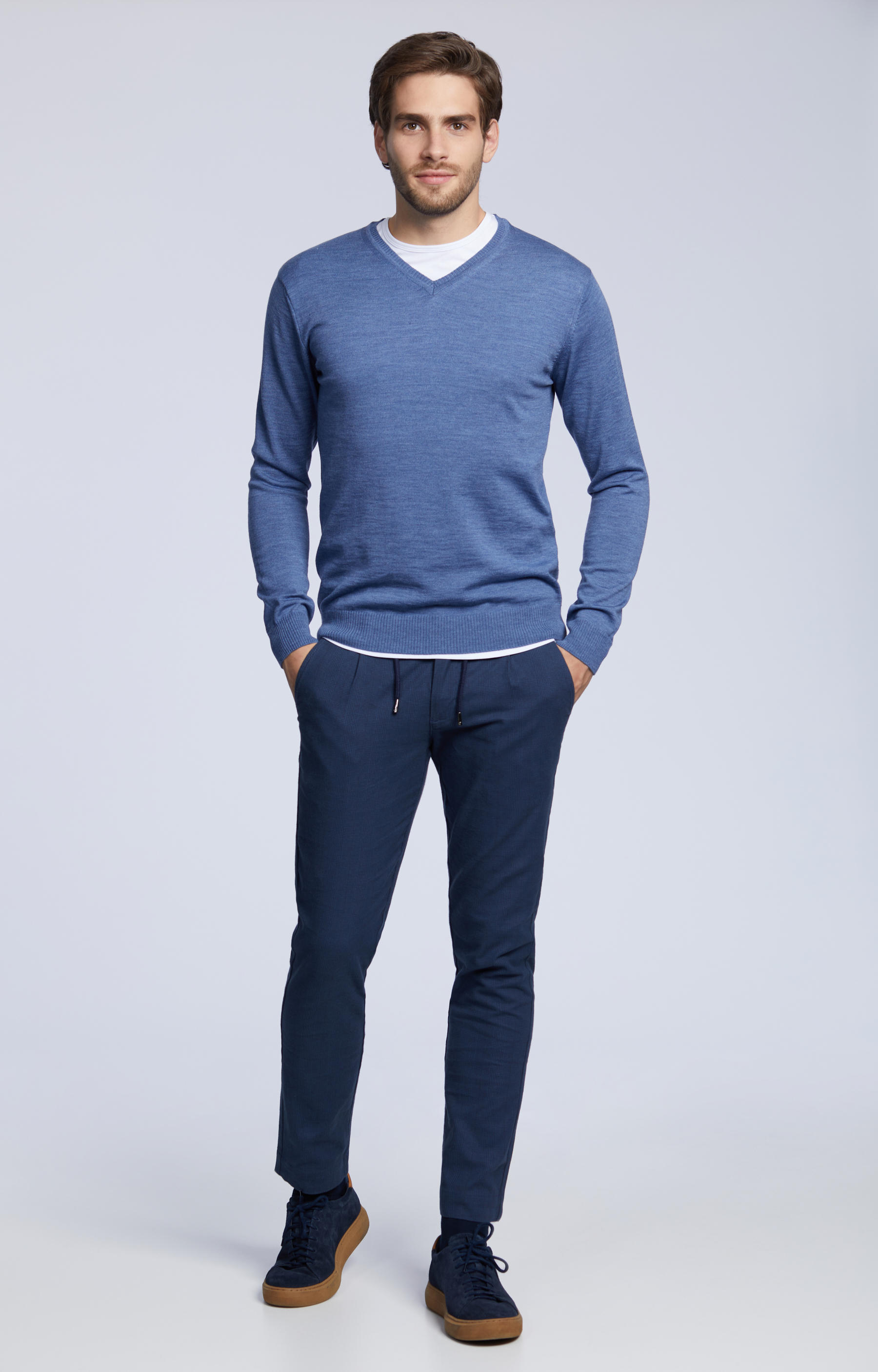 Lekki, wełniany sweter typu v-neck