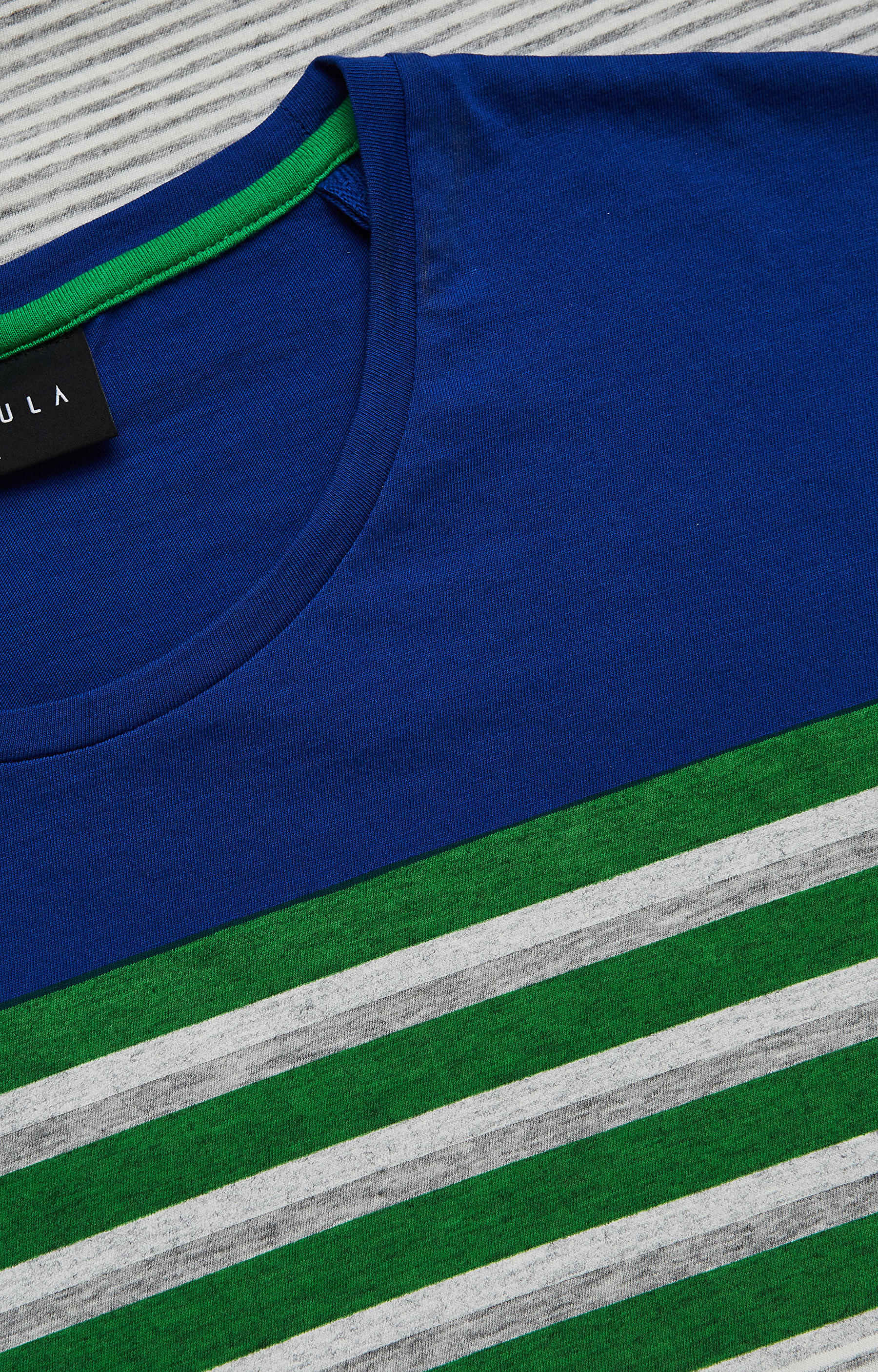 T-shirt z nadrukiem w paski - 4