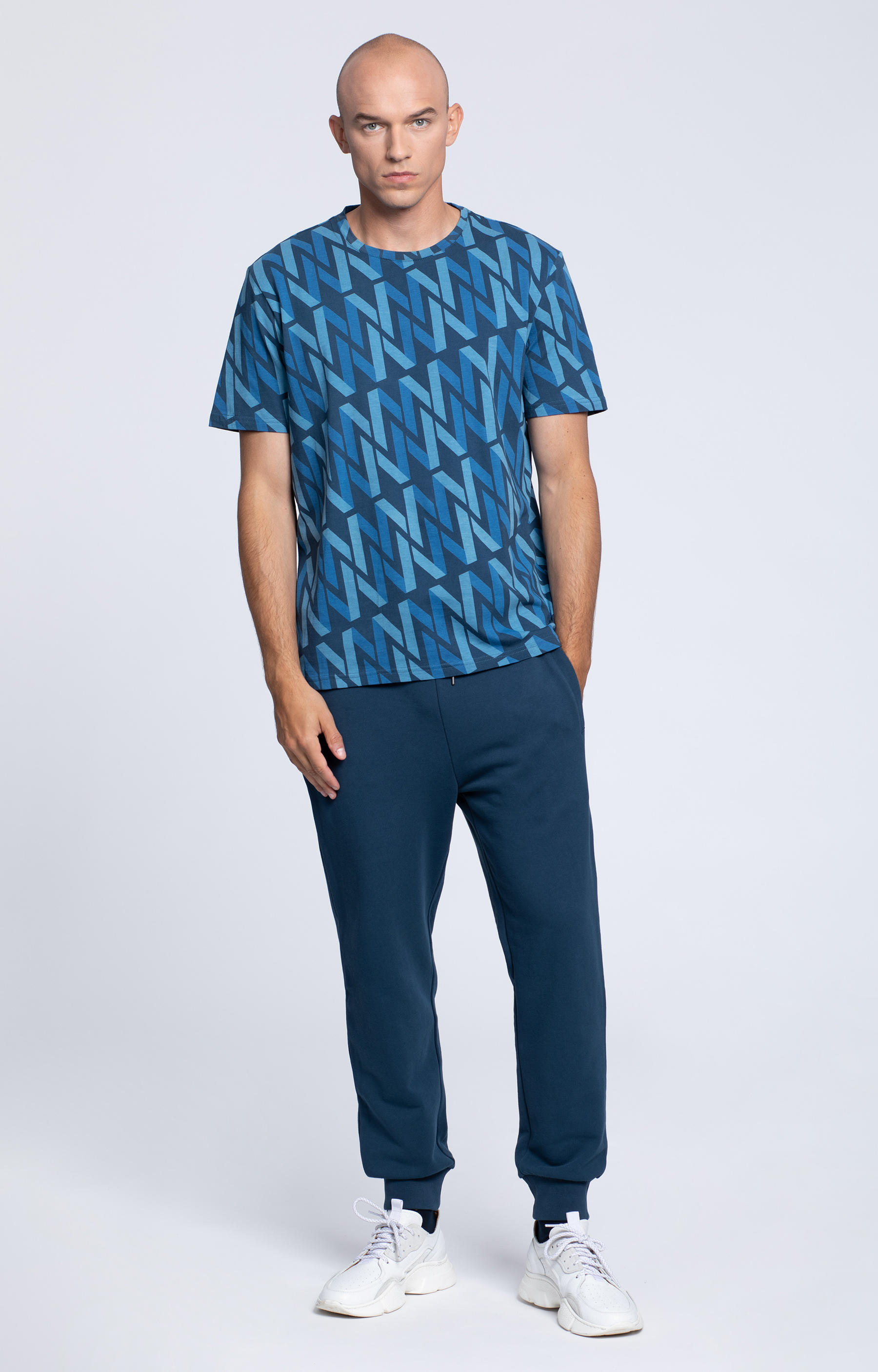 T-shirt z monogramem