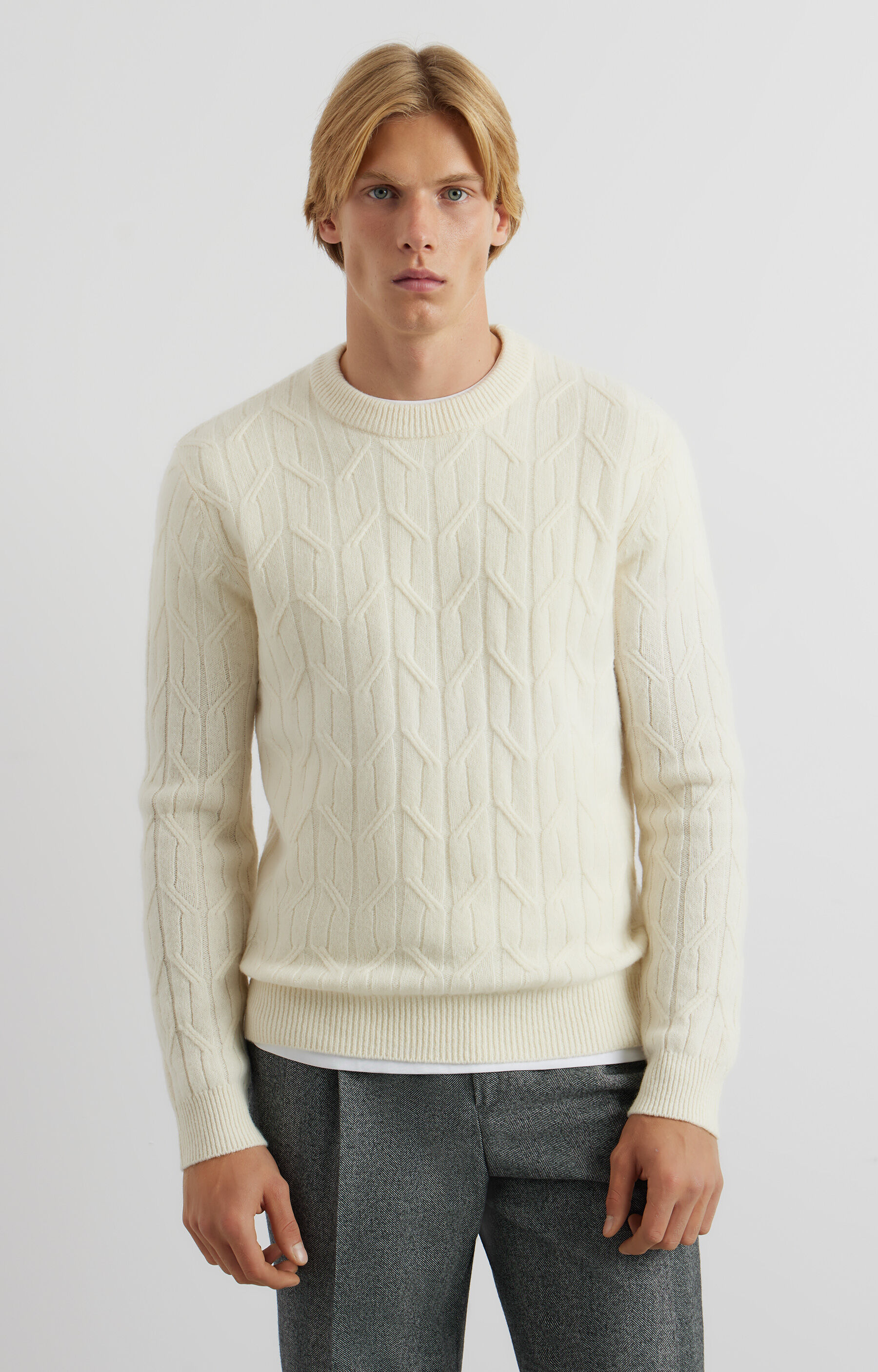 Sweter w geometryczny wzór