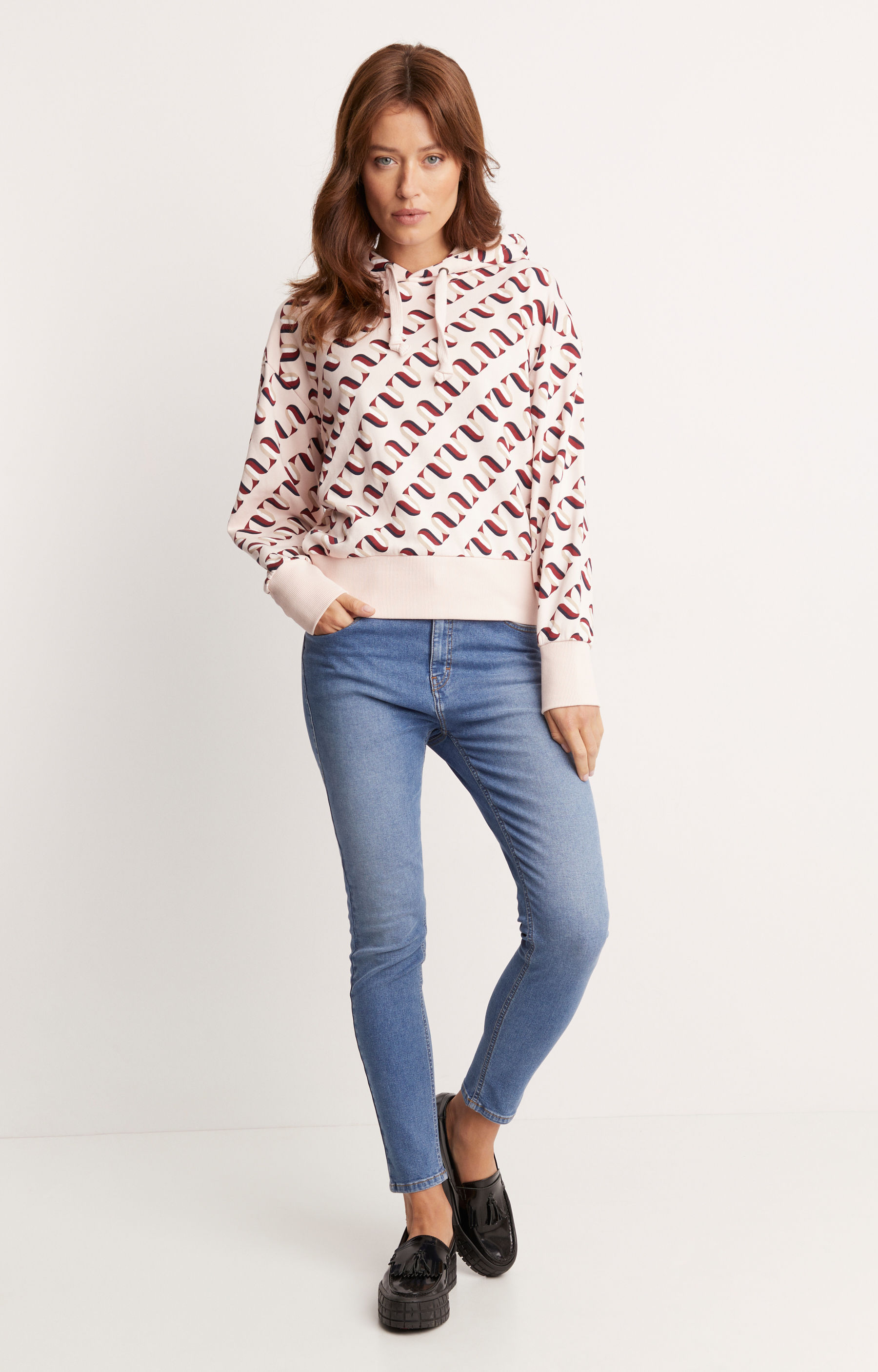 Wzorzysta bluza z kapturem - 3