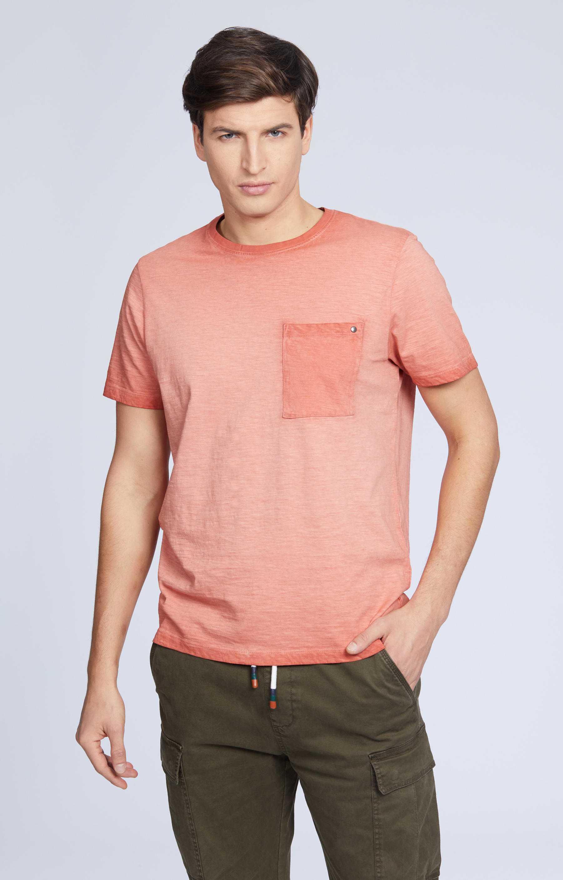 T-shirt z kieszonką - 2
