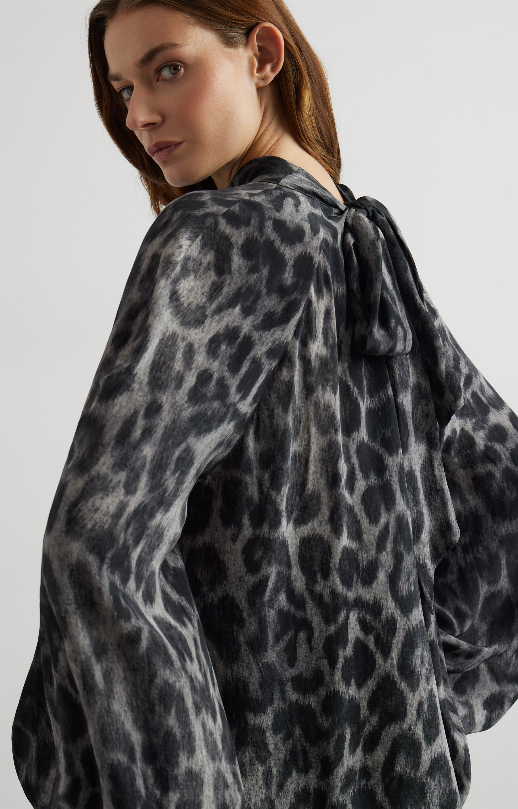 Bluzka z ozdobnym wiązaniem - 5