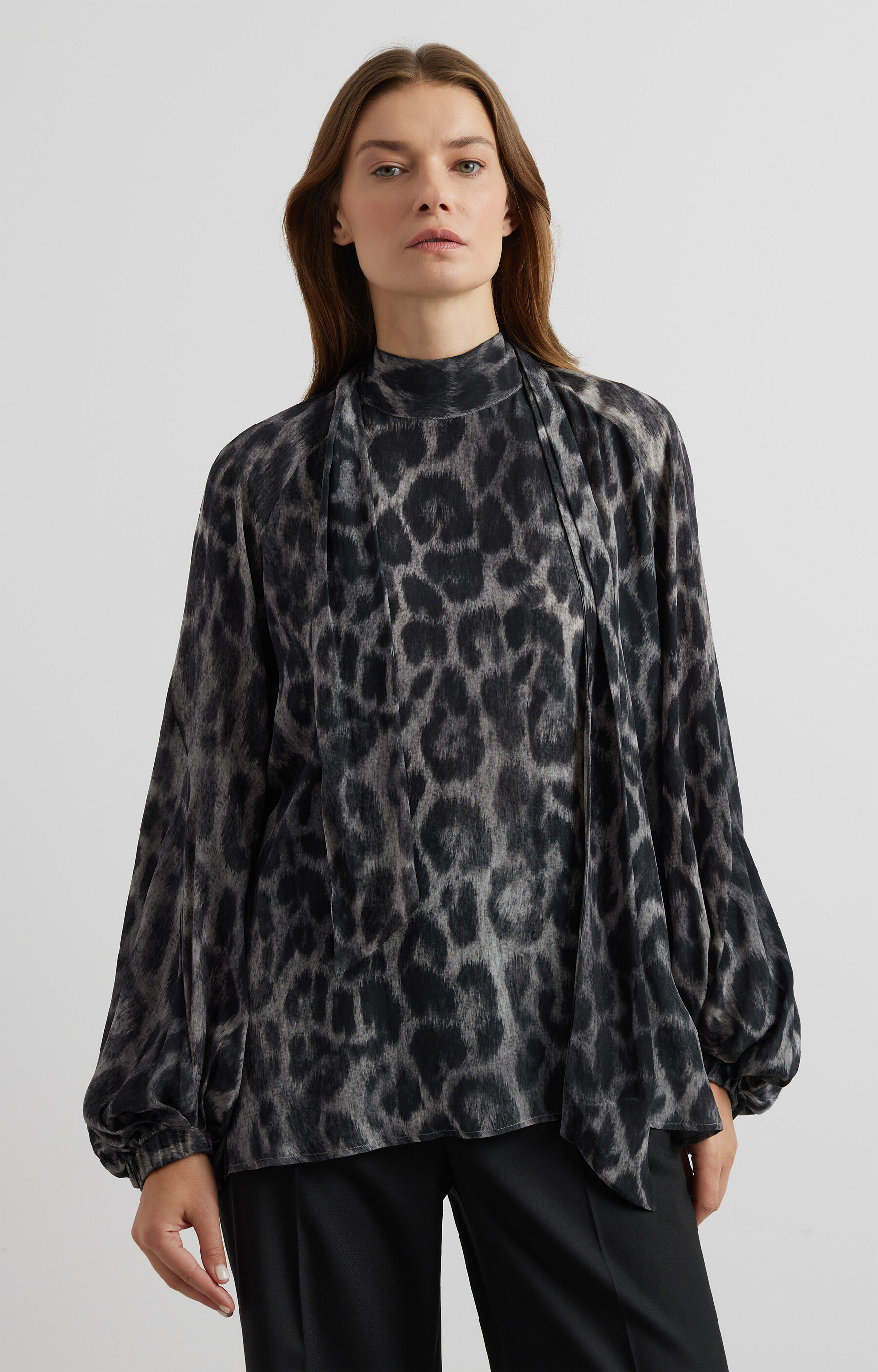 Bluzka z ozdobnym wiązaniem