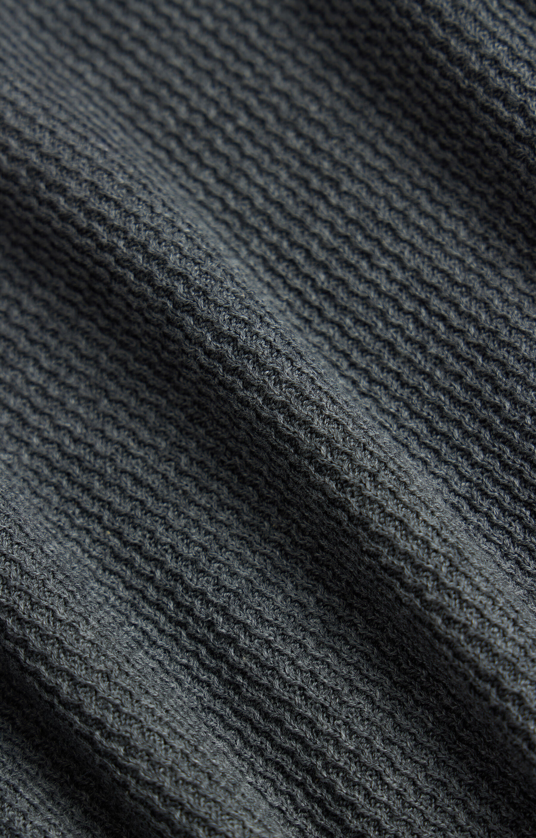 Sweter v-neck w mikrowzór - 5