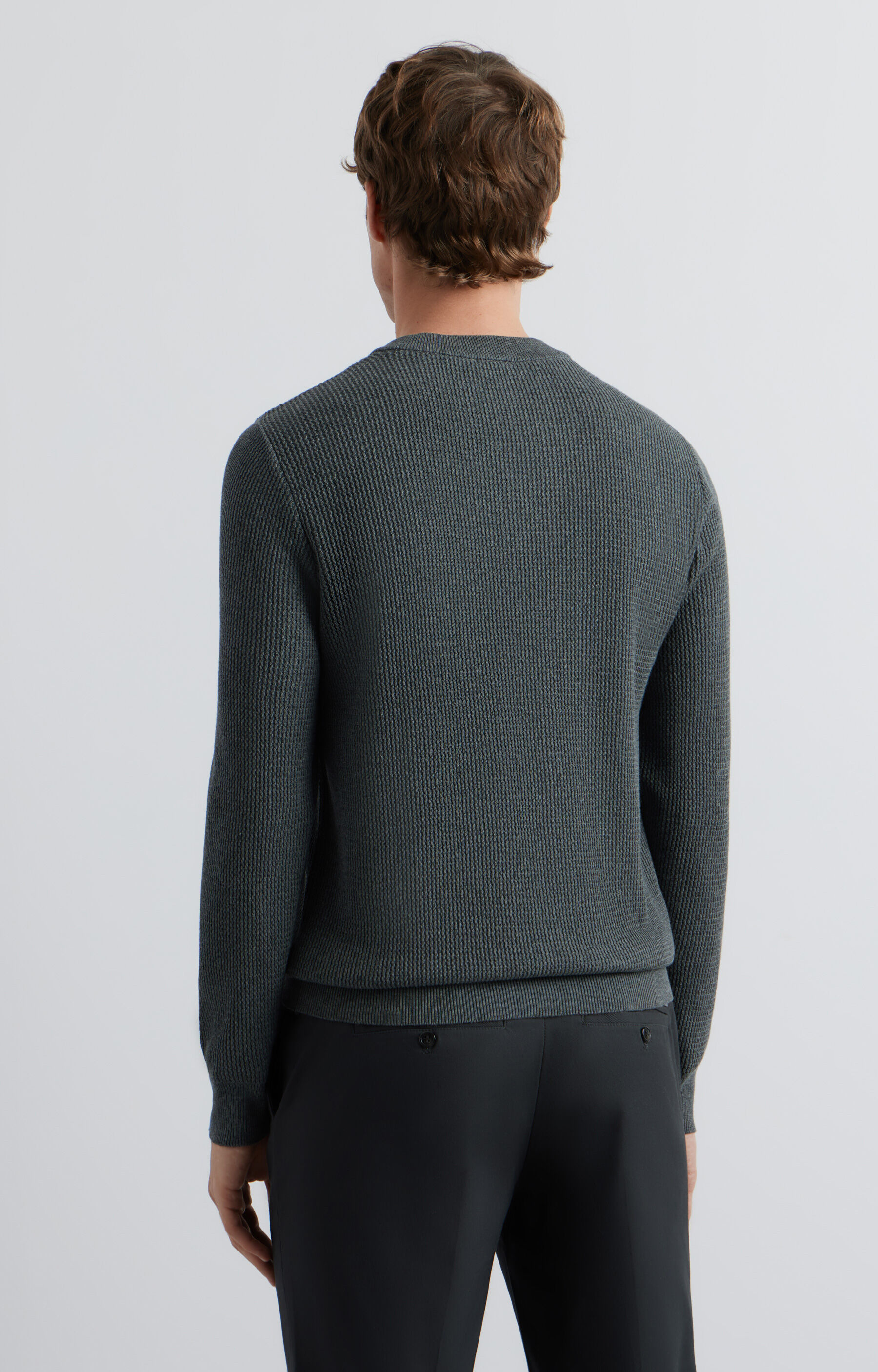 Sweter v-neck w mikrowzór - 3