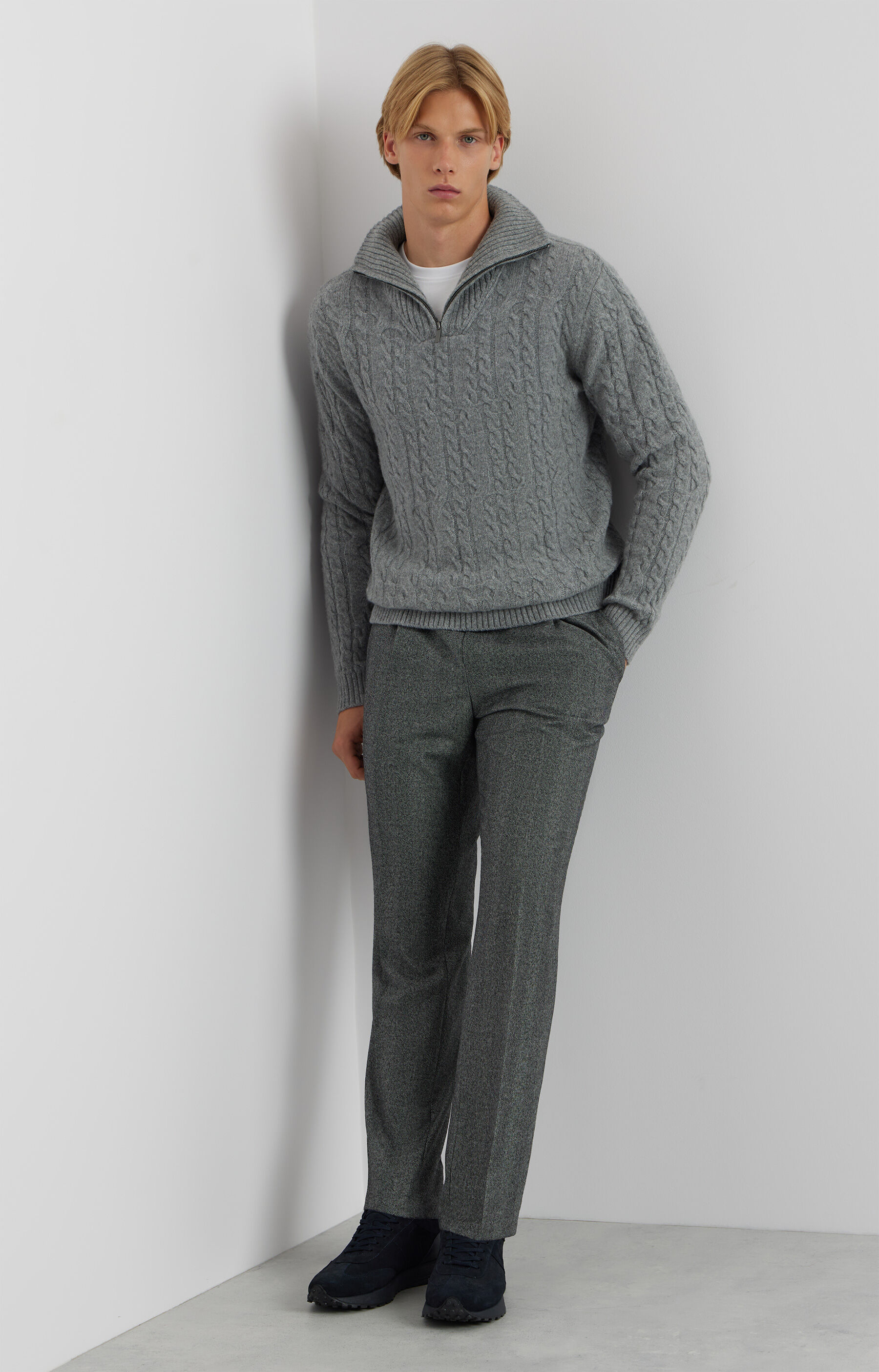 Sweter o warkoczowym splocie - 4