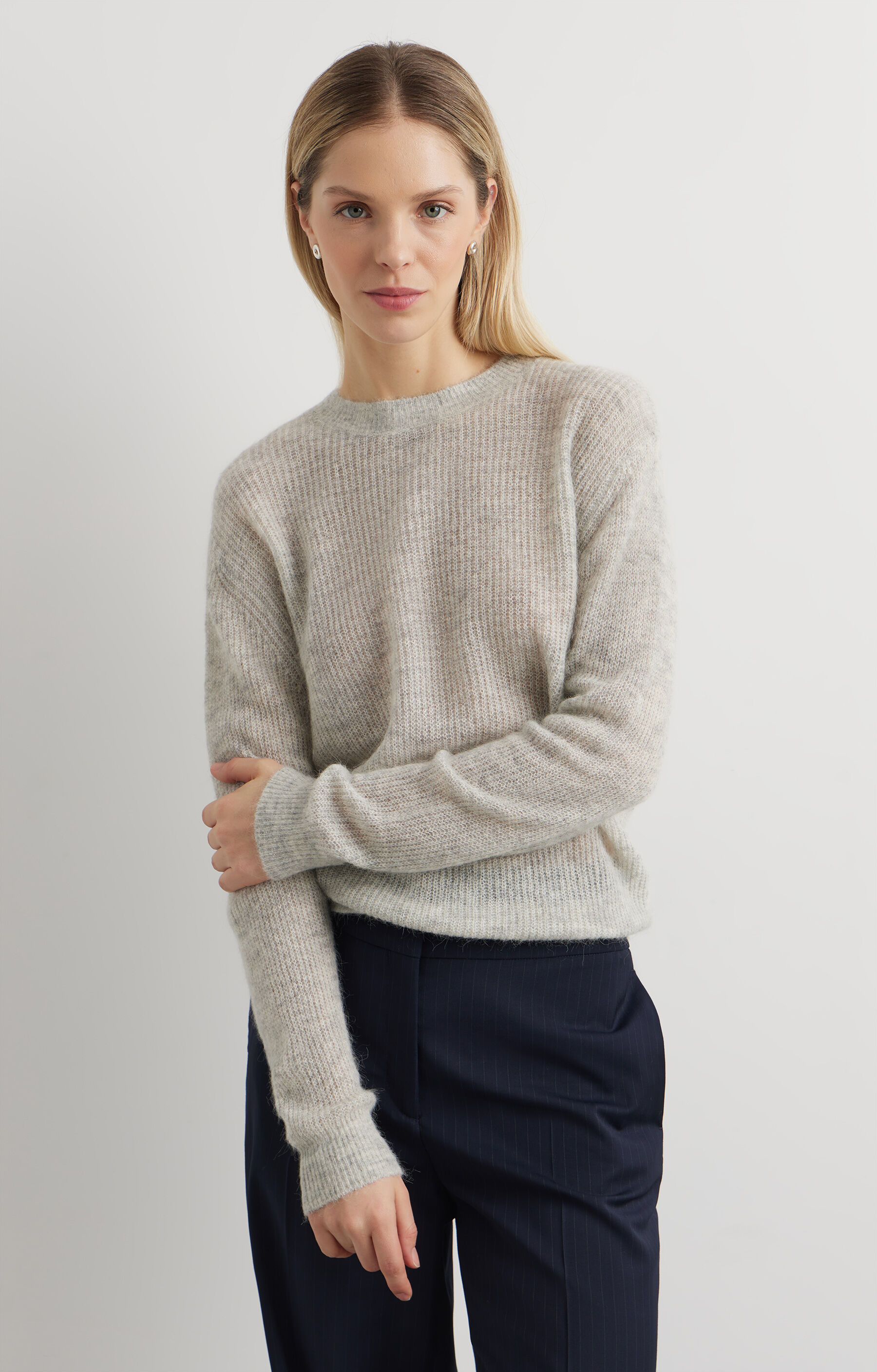 Sweter z lekkiej dzianiny