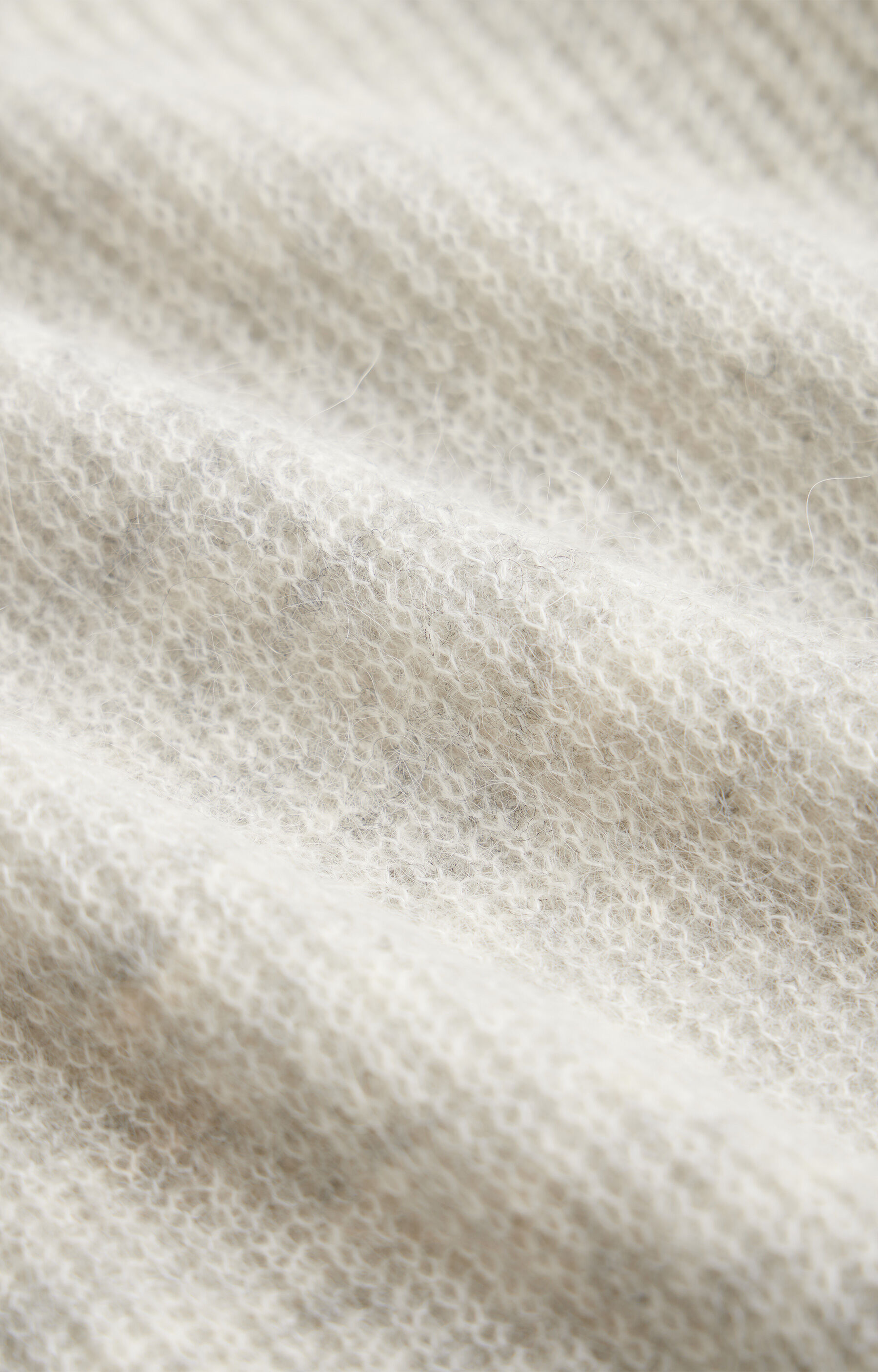 Sweter z lekkiej dzianiny - 4