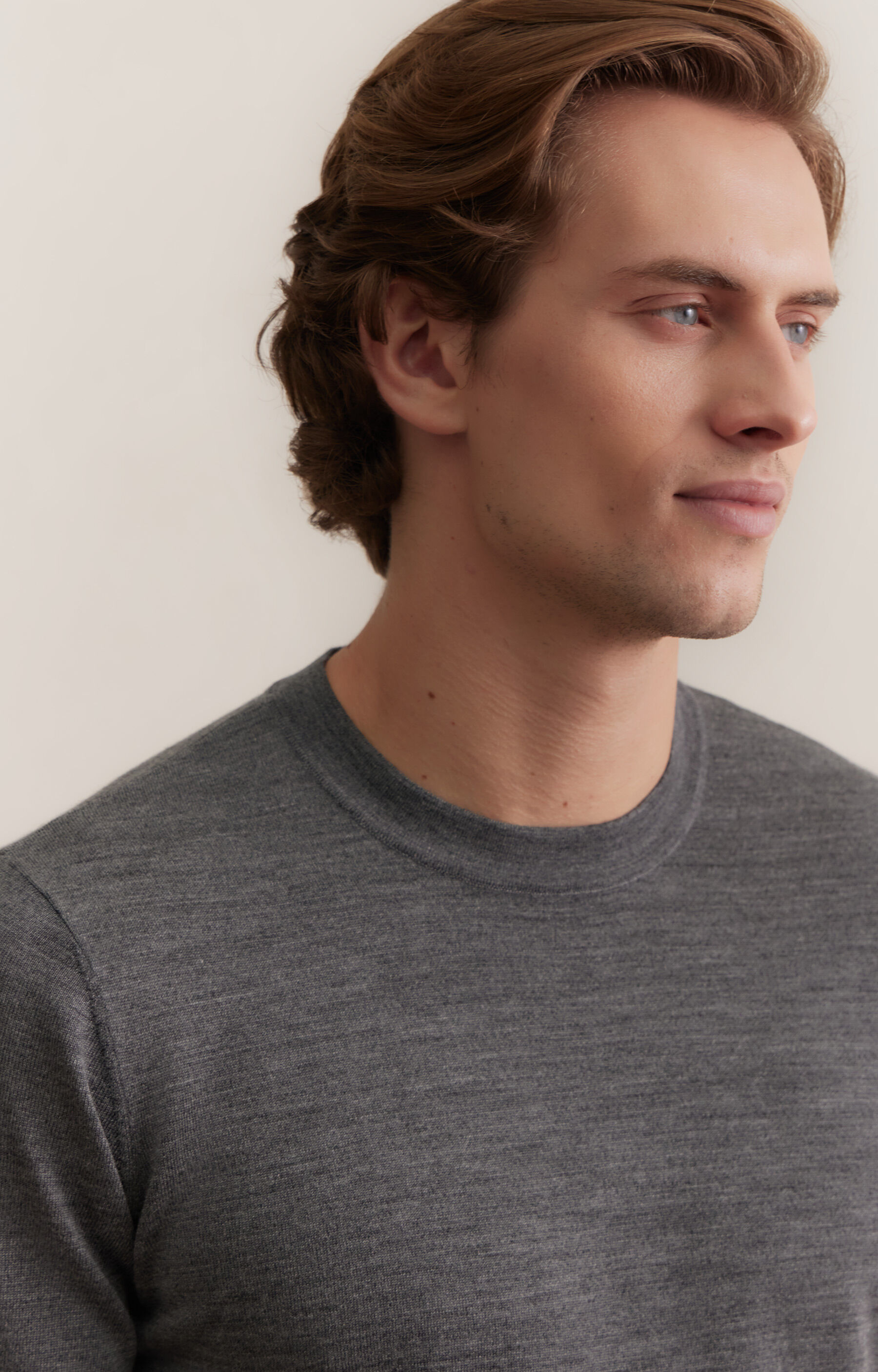 Gładki sweter round neck - 5
