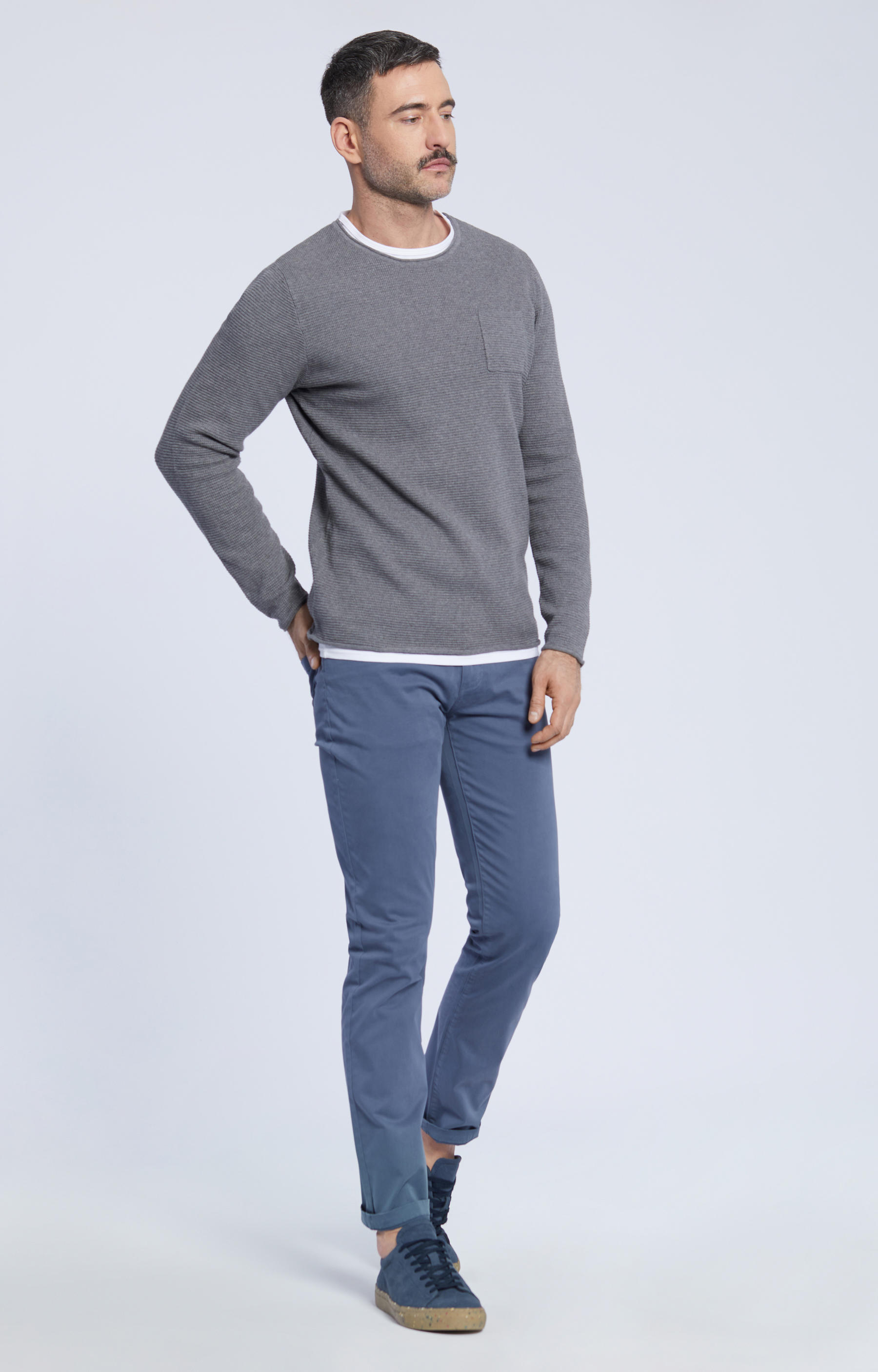 Sweter z ozdobną kieszonką
