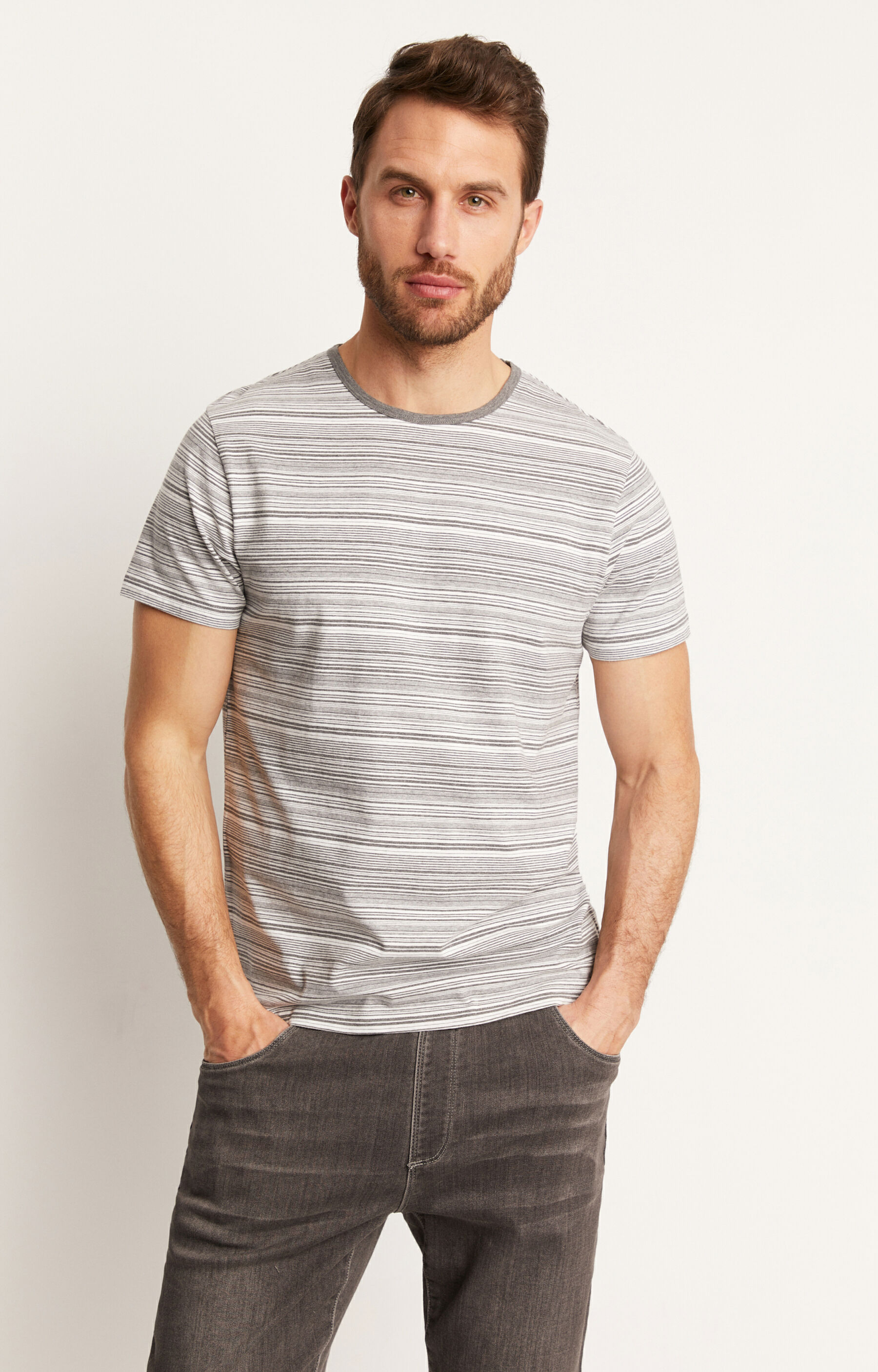 T-shirt w poziome paski